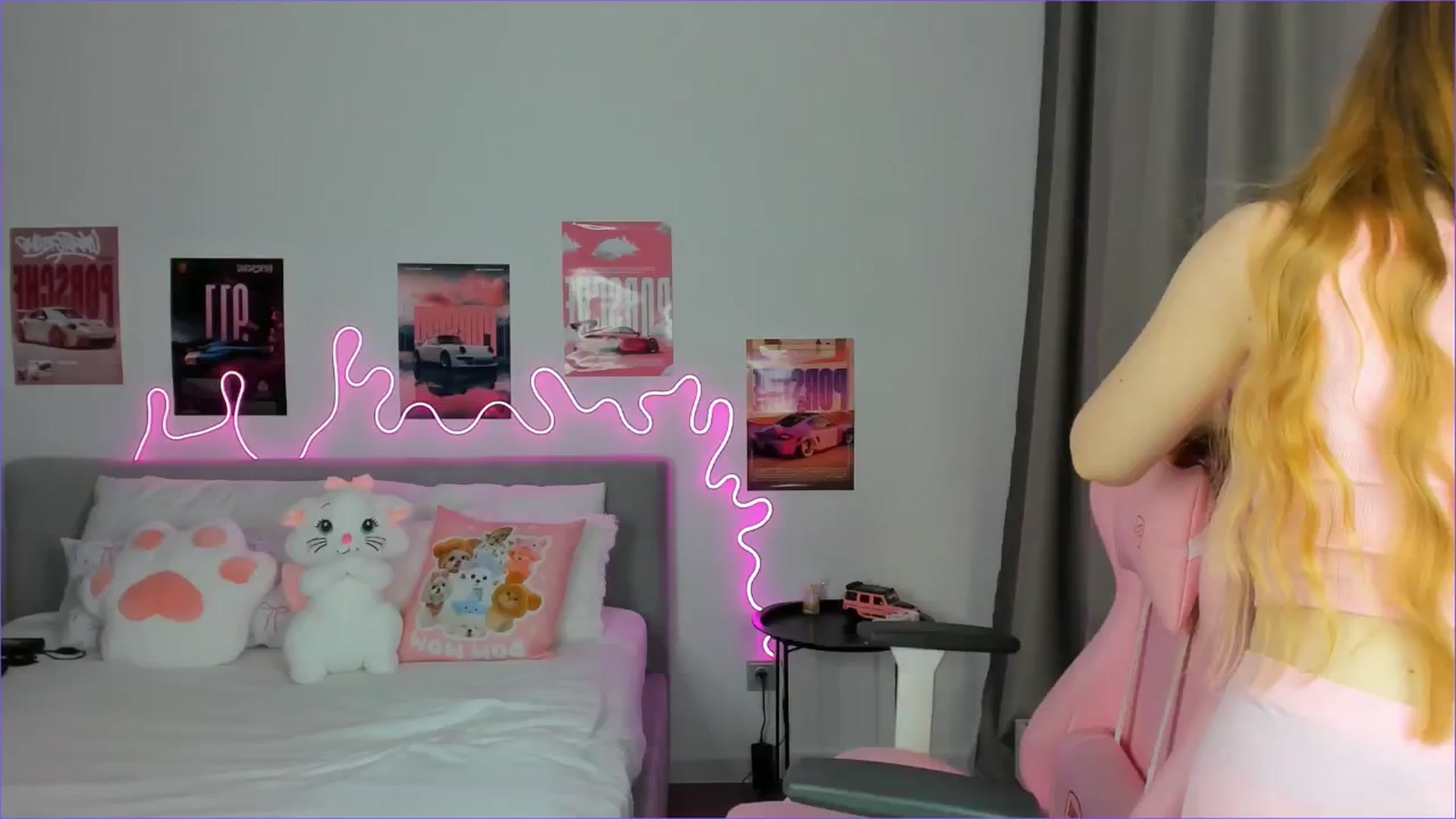 Gallery image thumbnail from Evievil's myfreecams stream on, 04/19/2026, 08:27 image 9 of 20