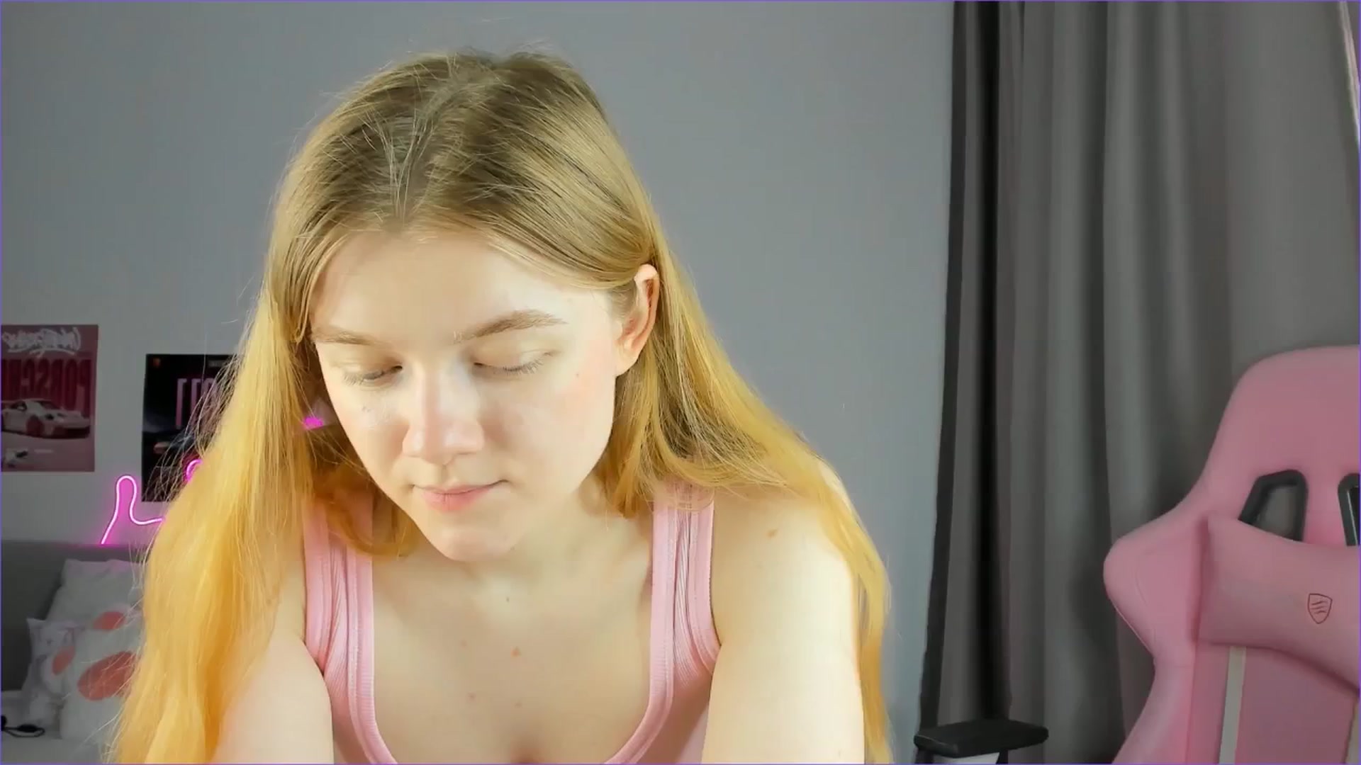 Gallery image thumbnail from Evievil's myfreecams stream on, 04/19/2026, 08:27 image 7 of 20