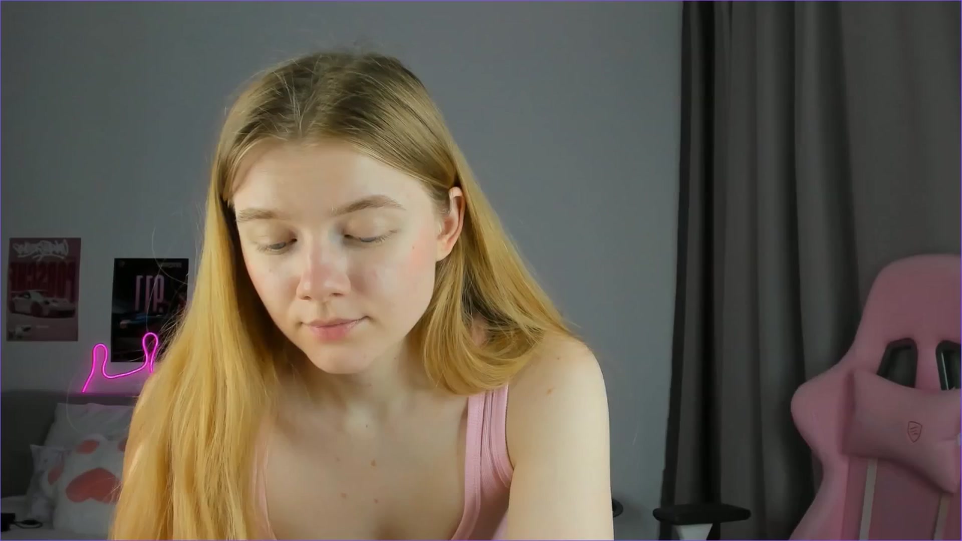 Gallery image thumbnail from Evievil's myfreecams stream on, 04/19/2026, 08:27 image 18 of 20