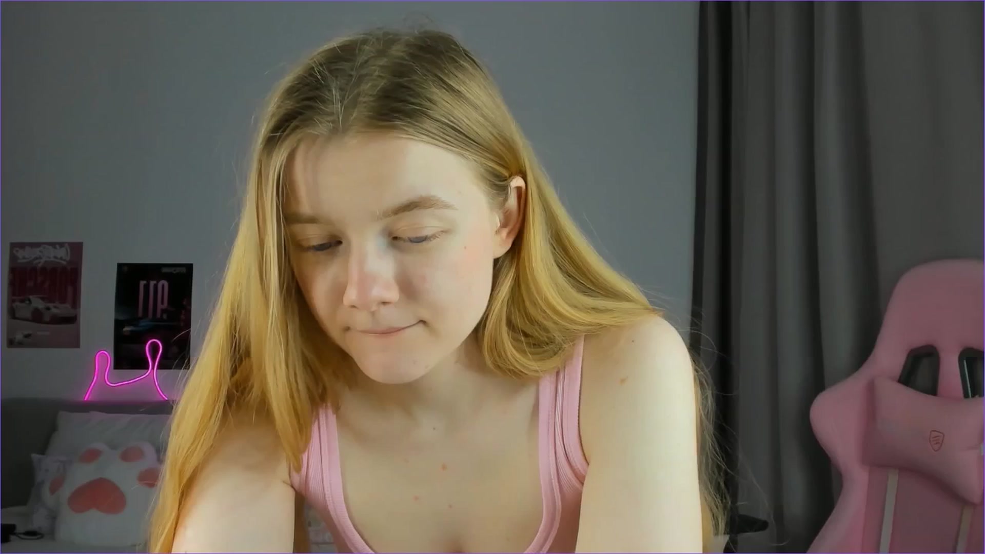 Gallery image thumbnail from Evievil's myfreecams stream on, 04/19/2026, 08:27 image 13 of 20