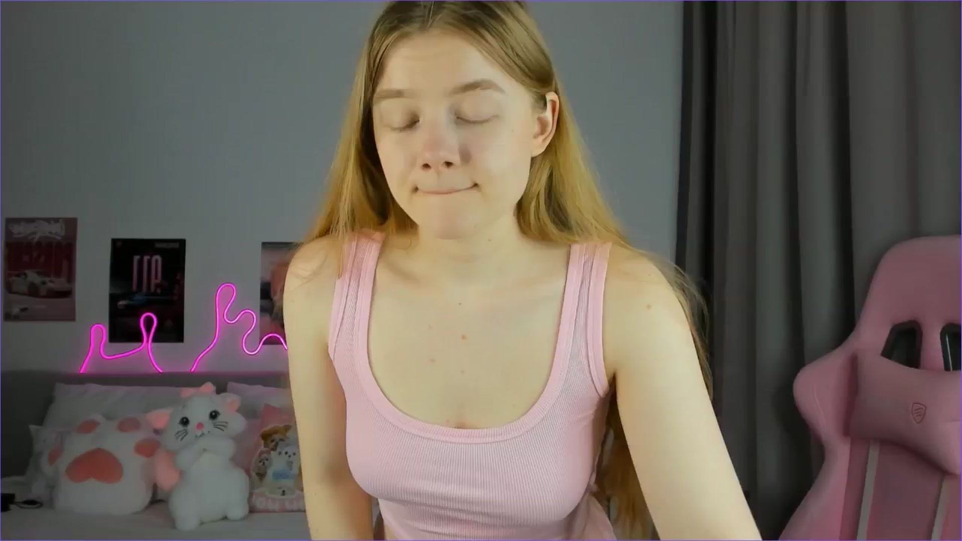 Gallery image thumbnail from Evievil's myfreecams stream on, 04/19/2026, 09:52 image 12 of 20