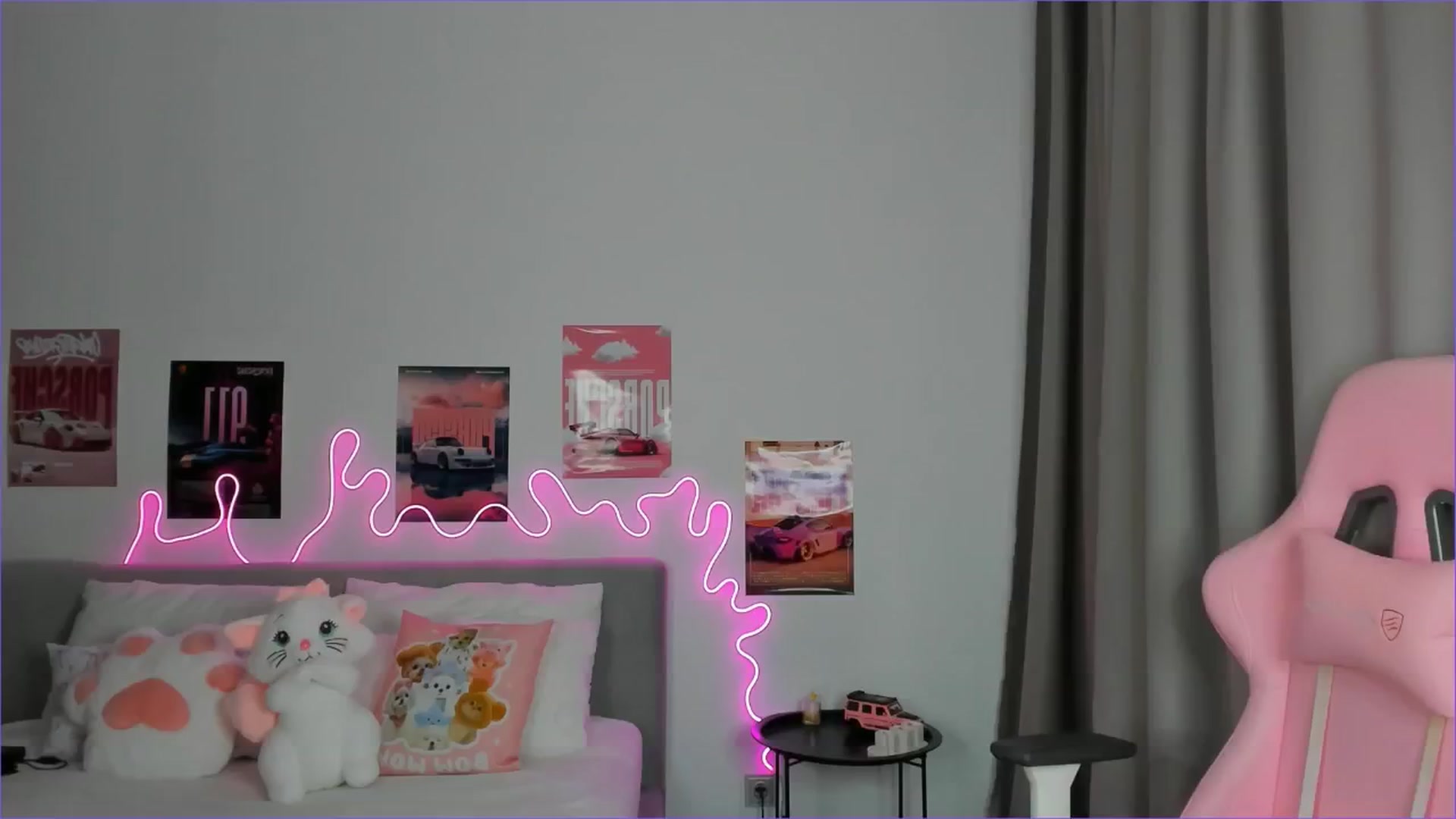 Gallery image thumbnail from Evievil's myfreecams stream on, 04/19/2026, 09:52 image 10 of 20