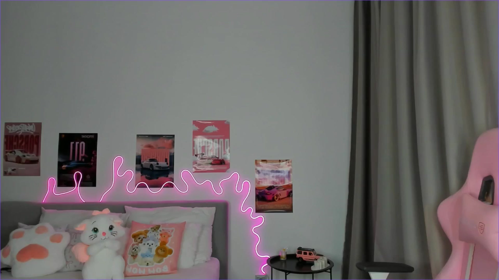 Gallery image thumbnail from Evievil's myfreecams stream on, 04/20/2026, 07:26 image 2 of 20
