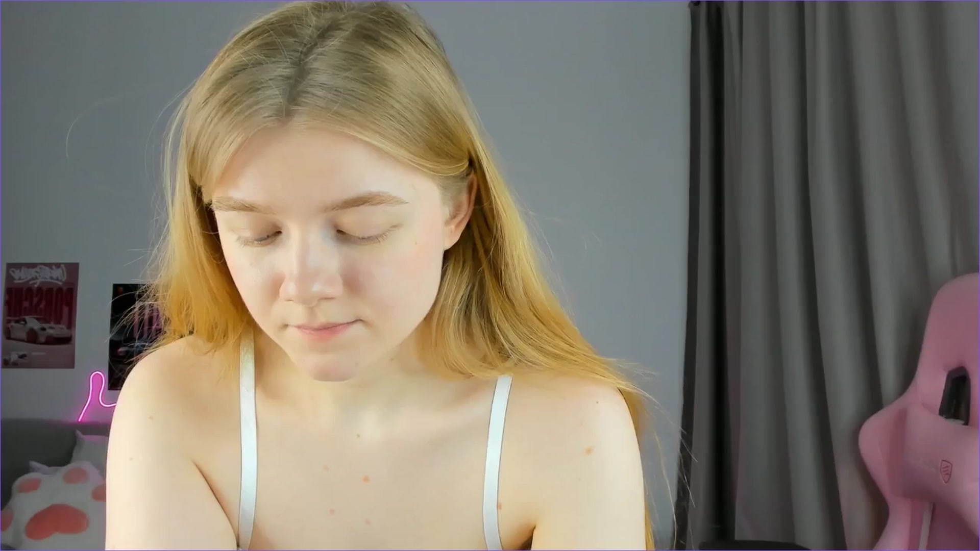Gallery image thumbnail from Evievil's myfreecams stream on, 04/20/2026, 07:26 image 15 of 20