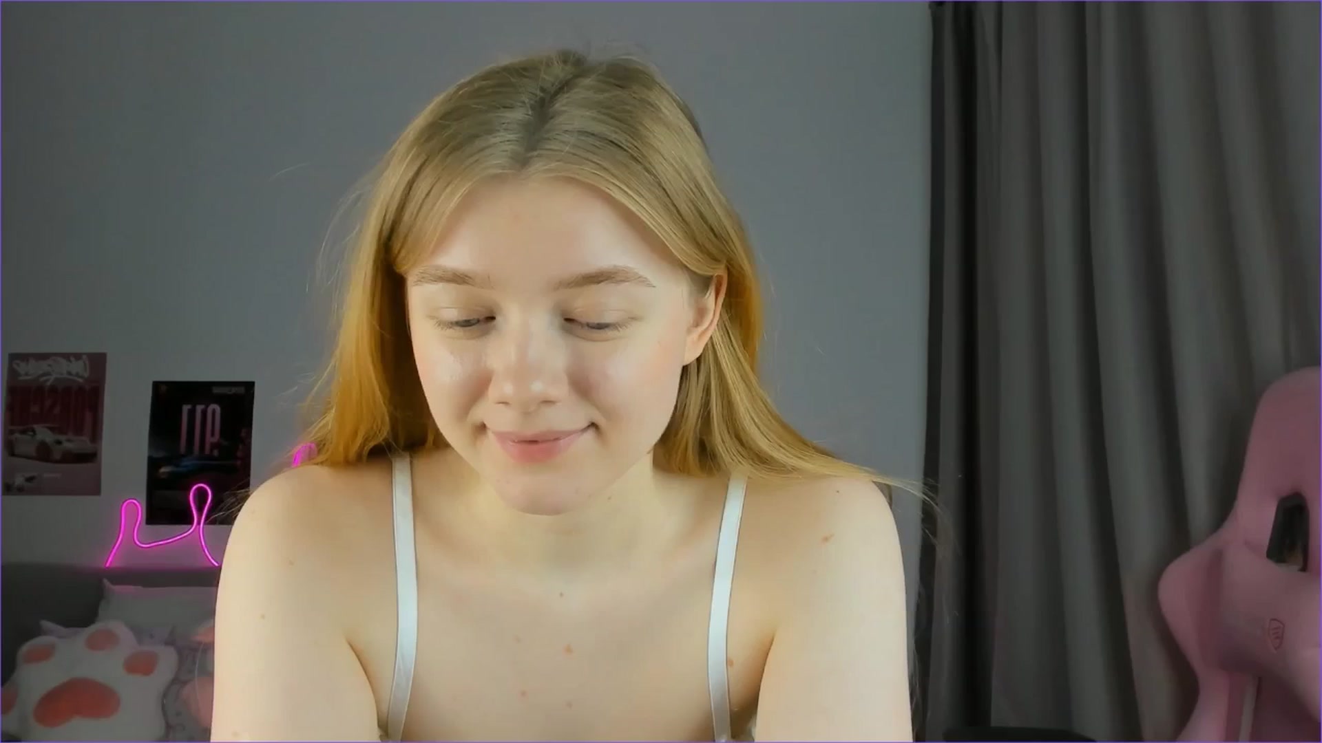 Gallery image thumbnail from Evievil's myfreecams stream on, 04/20/2026, 07:26 image 3 of 20