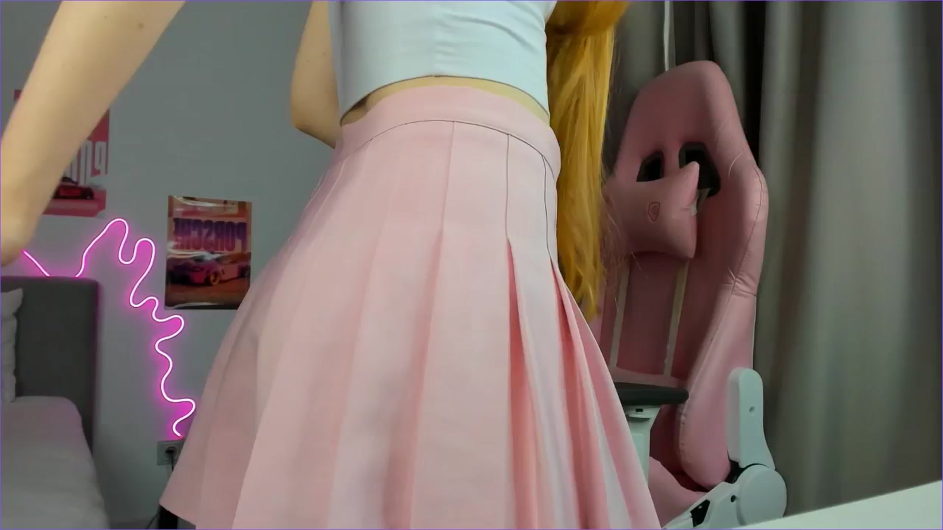 Gallery image thumbnail from Evievil's myfreecams stream on, 04/26/2026, 08:53 image 17 of 20