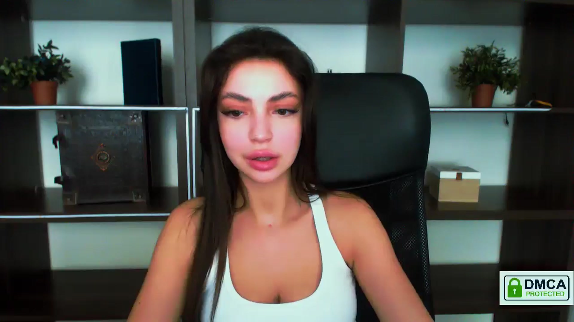Gallery image thumbnail from EvilMuse's myfreecams stream on, 06/15/2025, 15:11 image 17 of 20