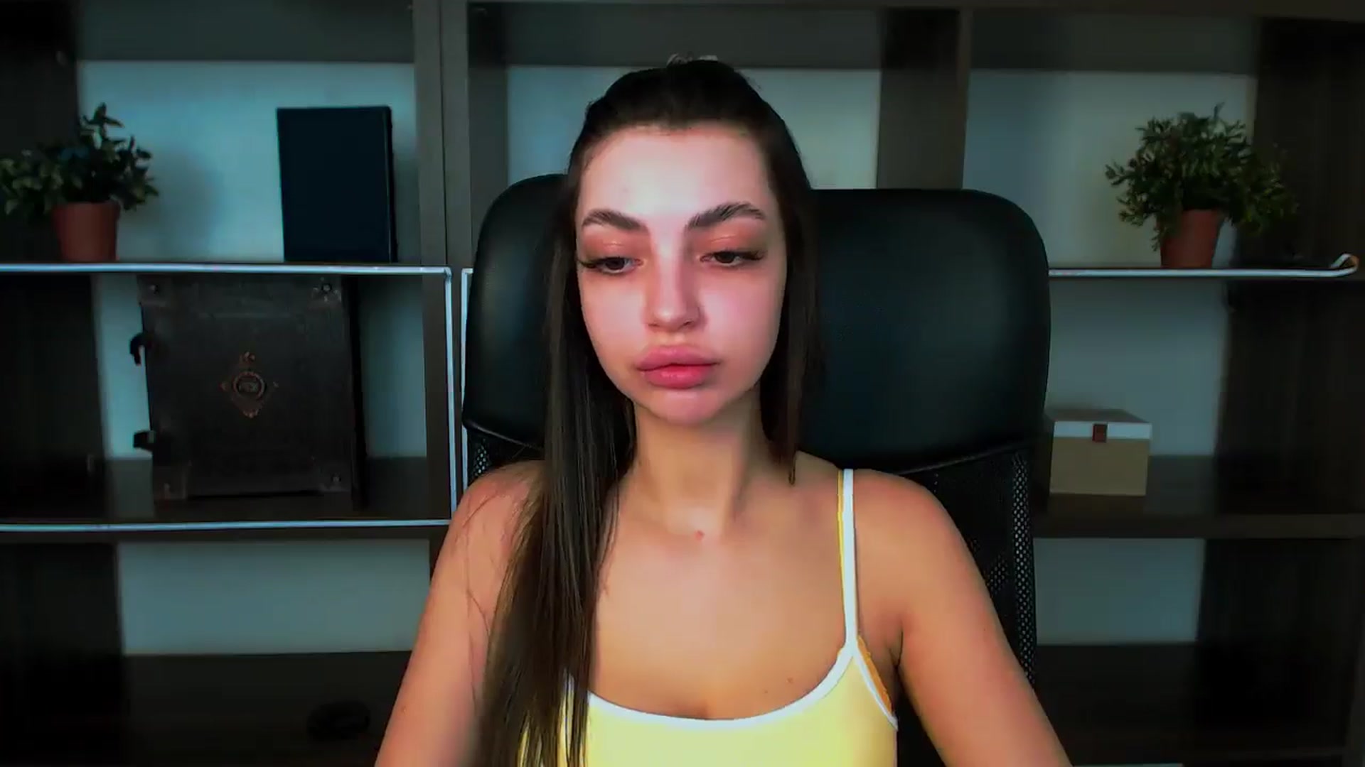 Gallery image thumbnail from EvilMuse's myfreecams stream on, 06/19/2025, 11:48 image 17 of 20