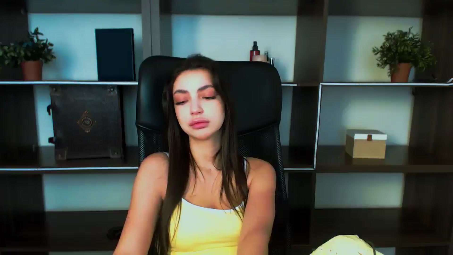 Gallery image thumbnail from EvilMuse's myfreecams stream on, 06/19/2025, 14:03 image 17 of 20