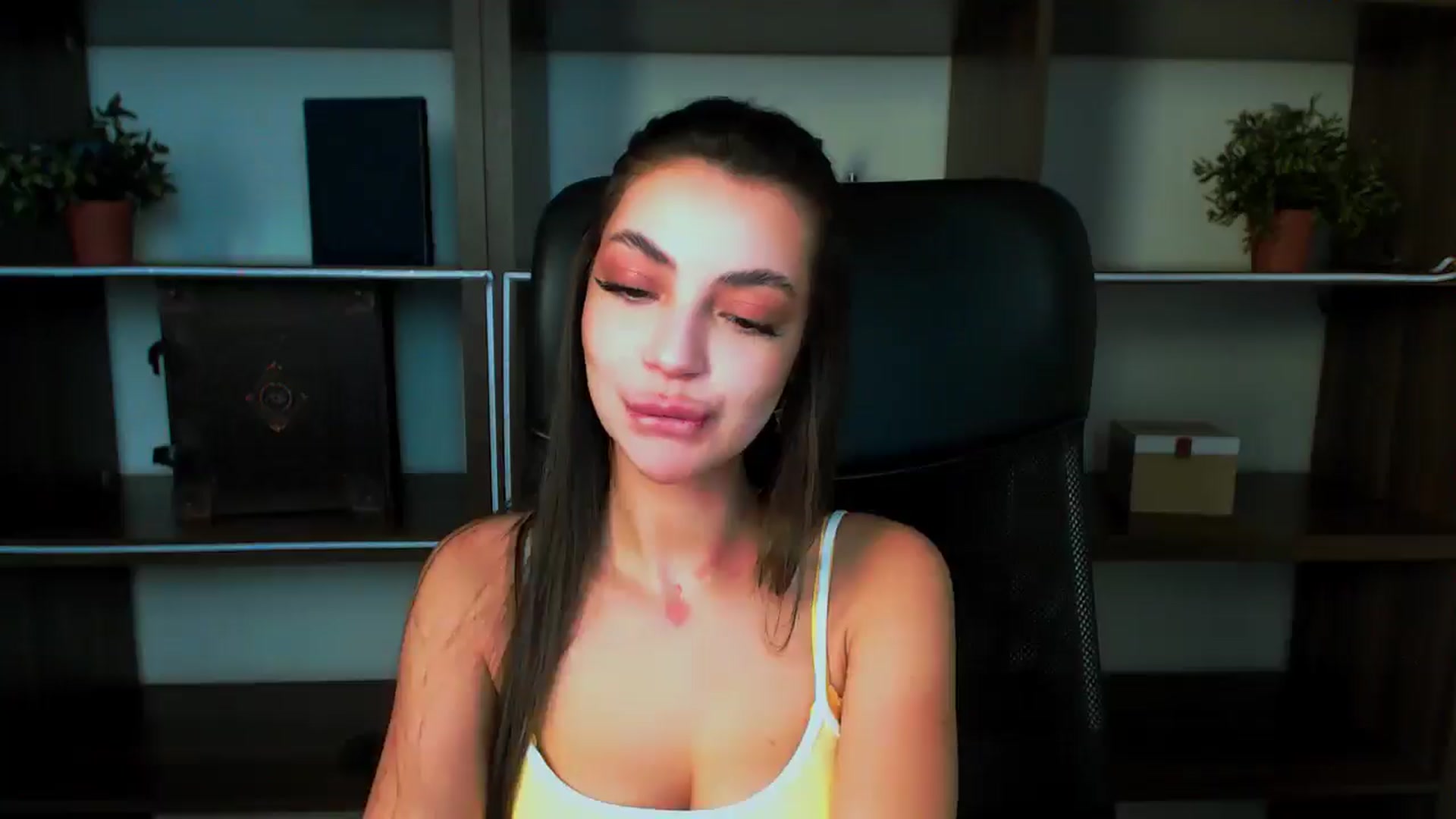 Gallery image thumbnail from EvilMuse's myfreecams stream on, 06/19/2025, 17:13 image 12 of 20