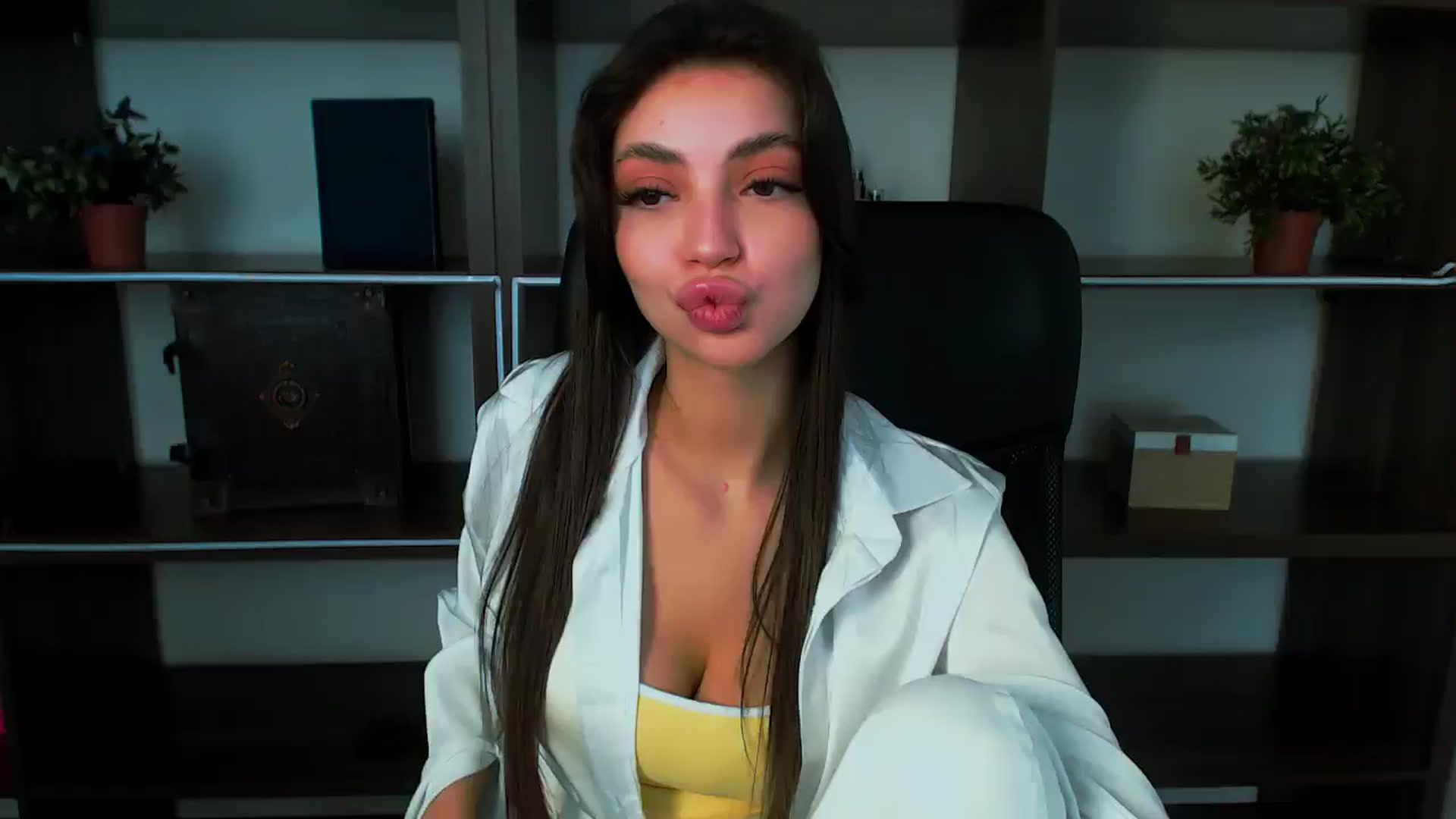 Gallery image thumbnail from EvilMuse's myfreecams stream on, 06/21/2025, 13:02 image 18 of 20