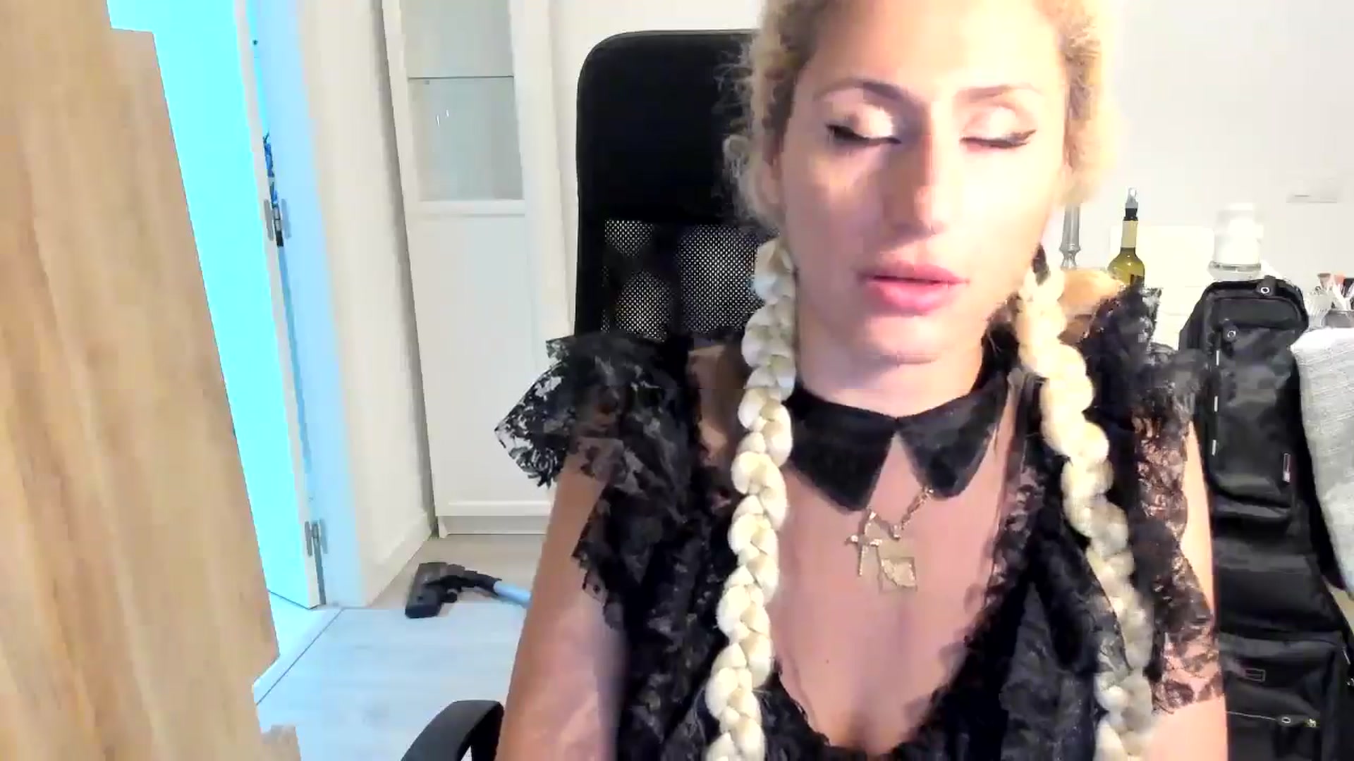 Gallery image thumbnail from Evilelegance's myfreecams stream on, 06/22/2025, 02:23 image 14 of 20