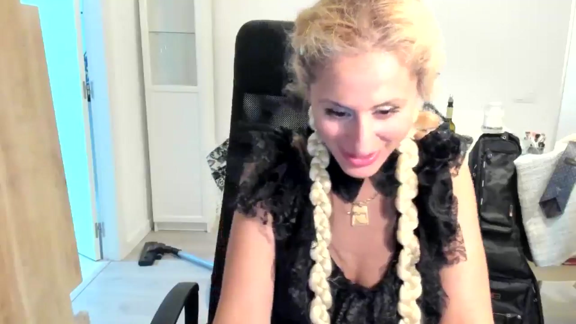 Gallery image thumbnail from Evilelegance's myfreecams stream on, 06/22/2025, 02:23 image 10 of 20
