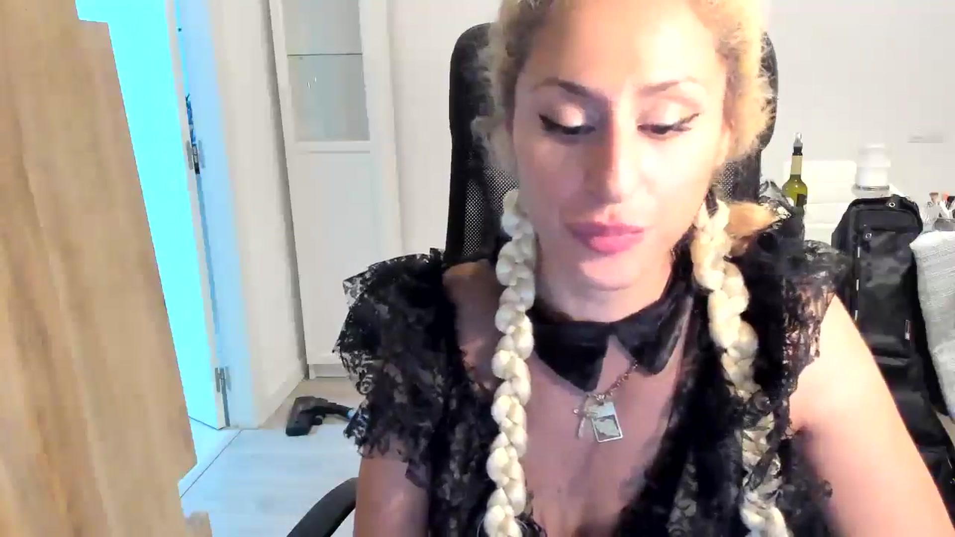 Gallery image thumbnail from Evilelegance's myfreecams stream on, 06/22/2025, 02:23 image 15 of 20