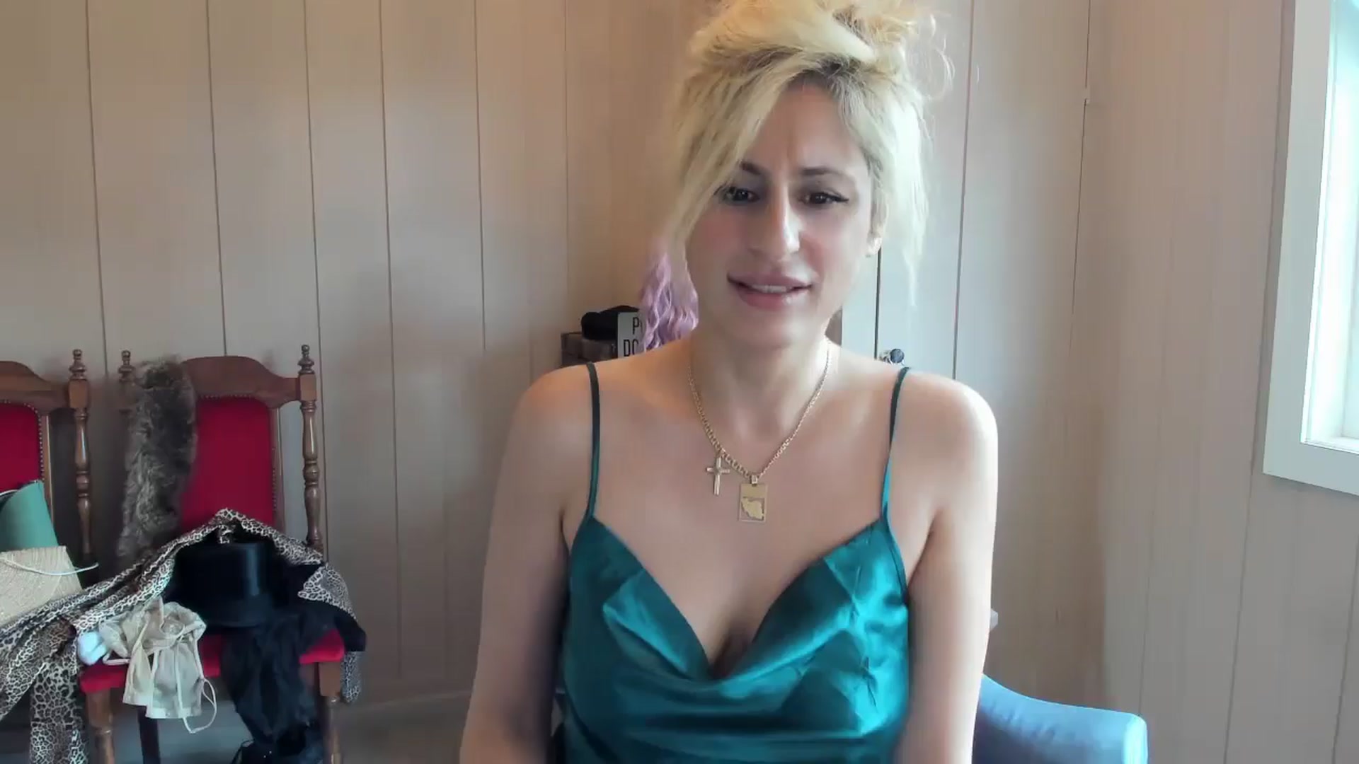 Gallery image thumbnail from Evilelegance's myfreecams stream on, 06/27/2025, 10:05 image 18 of 20