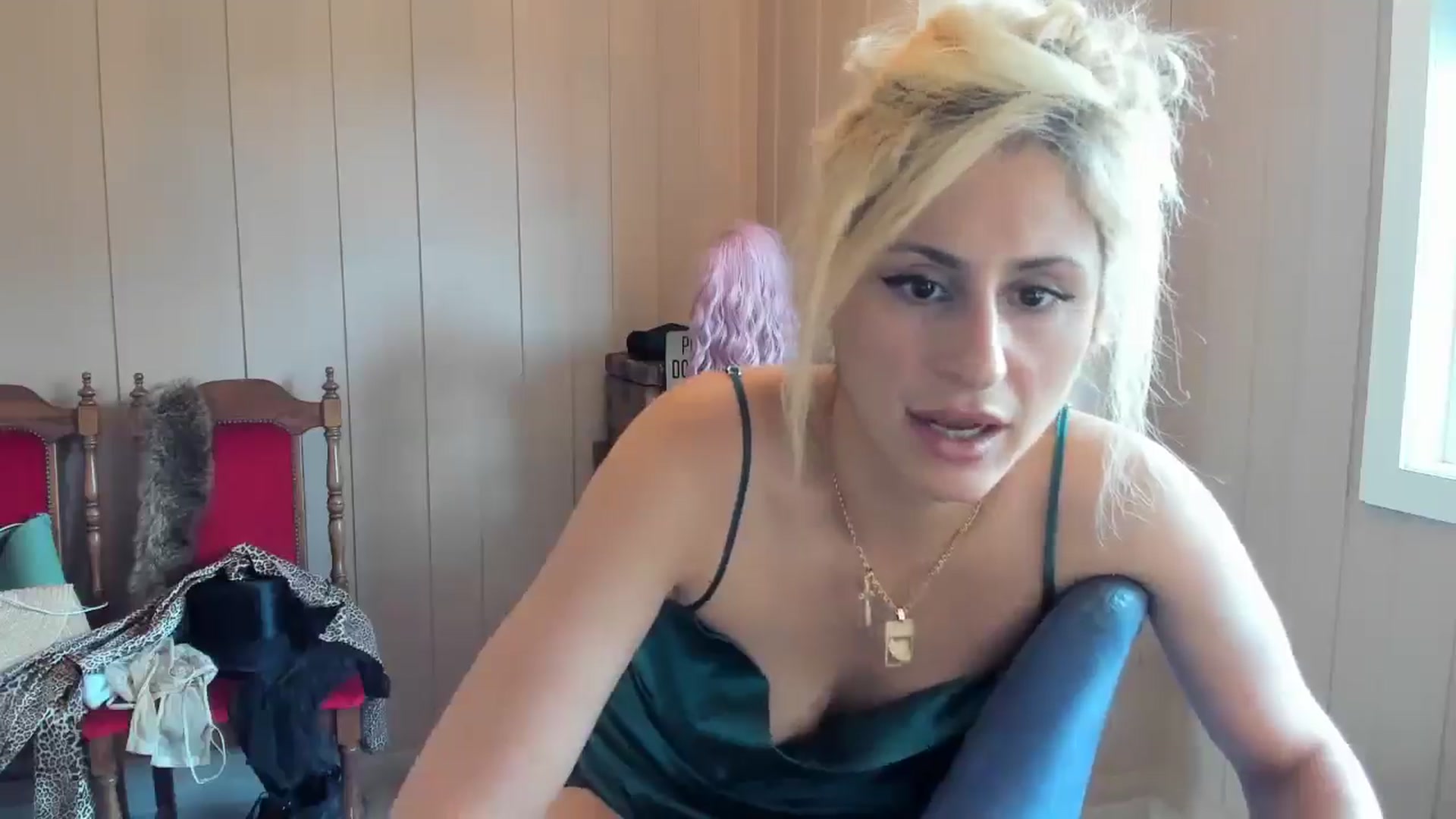 Gallery image thumbnail from Evilelegance's myfreecams stream on, 06/27/2025, 12:09 image 16 of 20