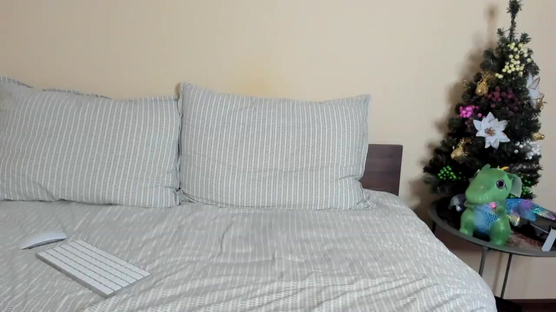 Gallery image thumbnail from Evricka's myfreecams stream on, 12/10/2023, 13:44 image 6 of 20