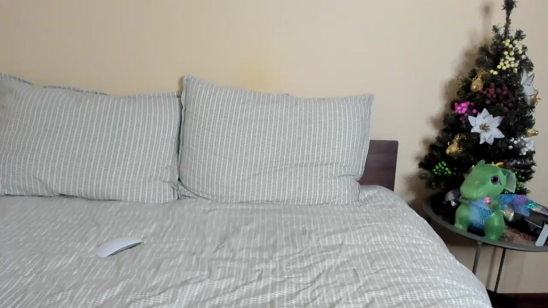 Gallery image thumbnail from Evricka's myfreecams stream on, 12/10/2023, 14:42 image 12 of 20