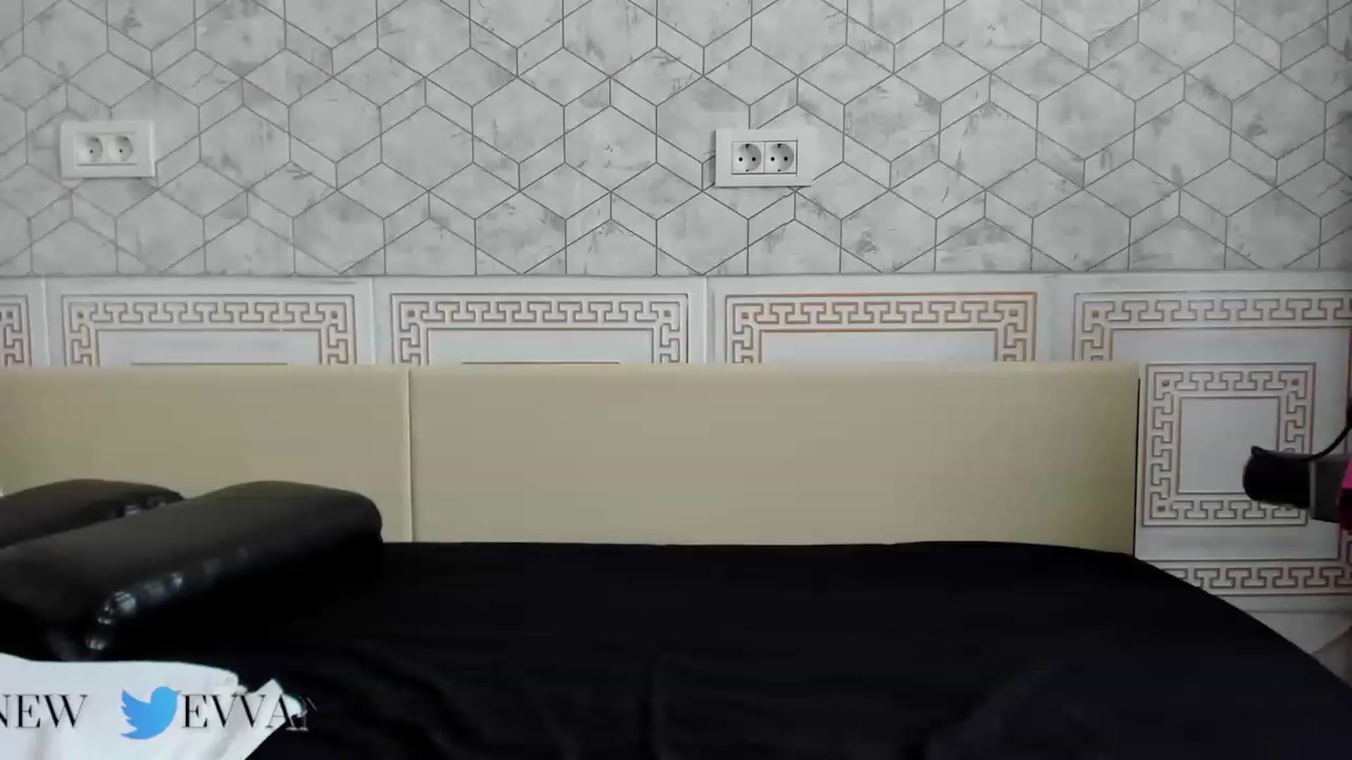 Gallery image thumbnail from Evvanew's myfreecams stream on, 06/12/2023, 10:41 image 18 of 20