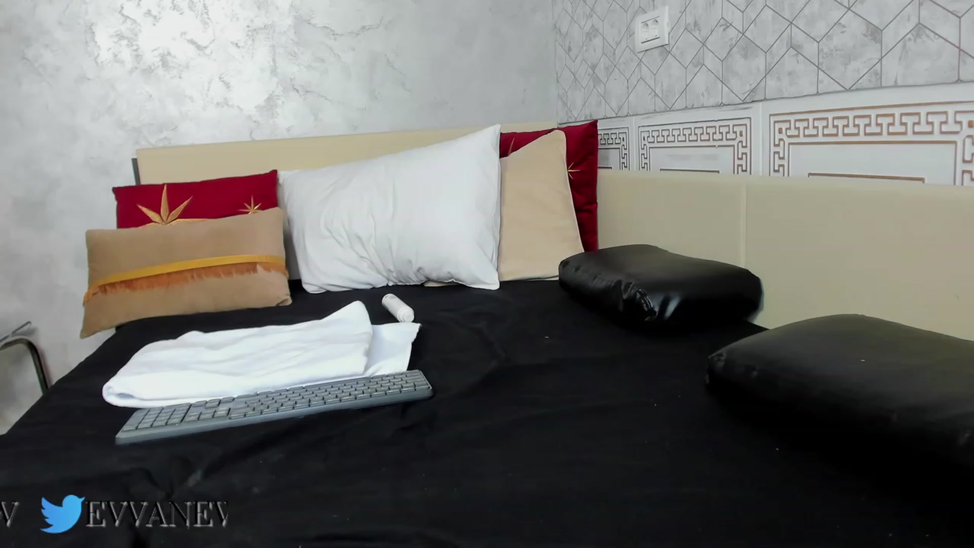 Gallery image thumbnail from Evvanew's myfreecams stream on, 06/27/2023, 12:33 image 2 of 20