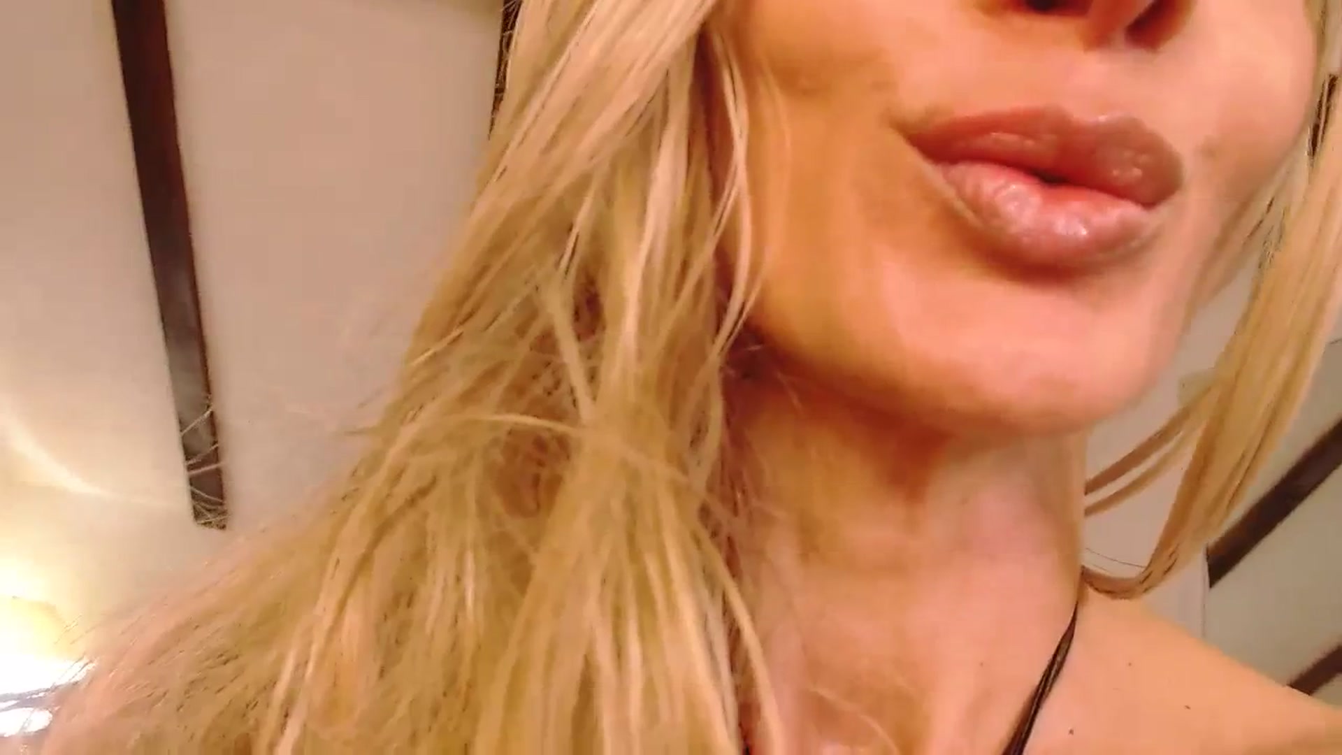 Gallery image thumbnail from Evveyinnn's myfreecams stream on, 11/30/2023, 21:49 image 17 of 20