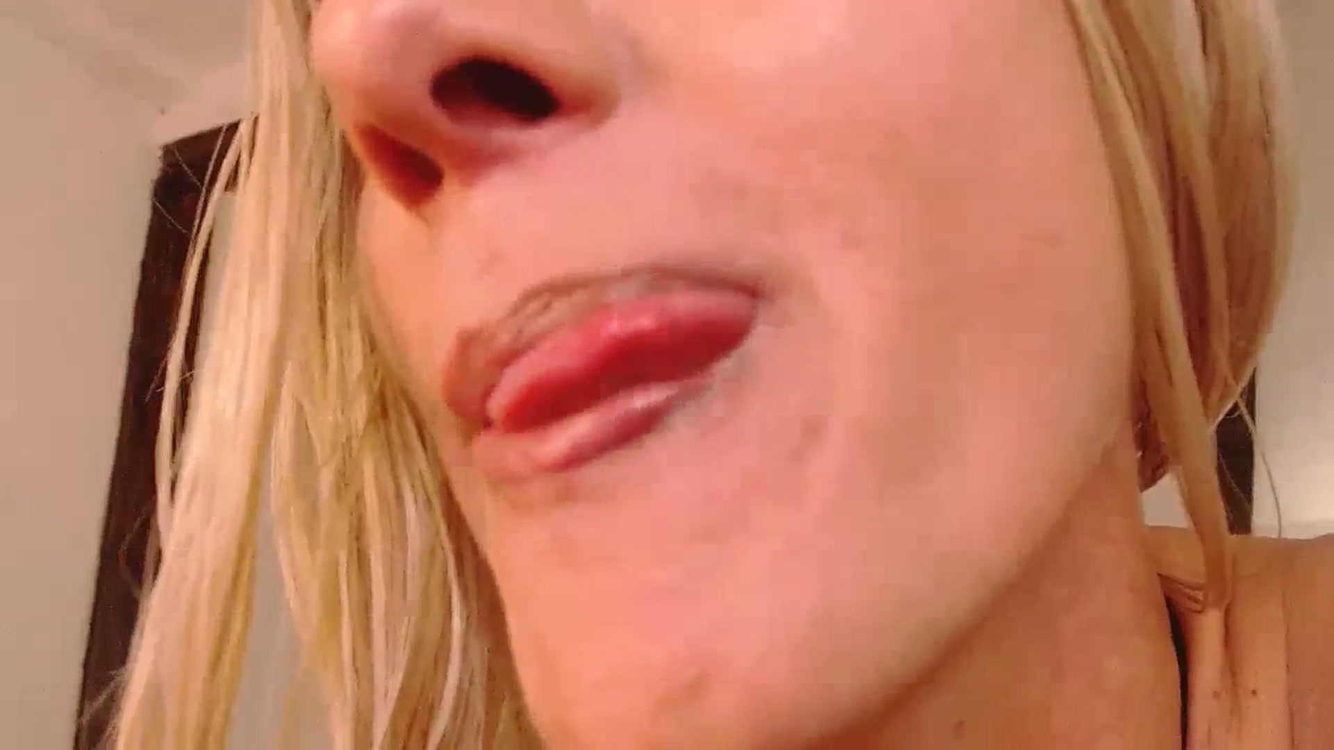 Gallery image thumbnail from Evveyinnn's myfreecams stream on, 11/30/2023, 21:49 image 20 of 20