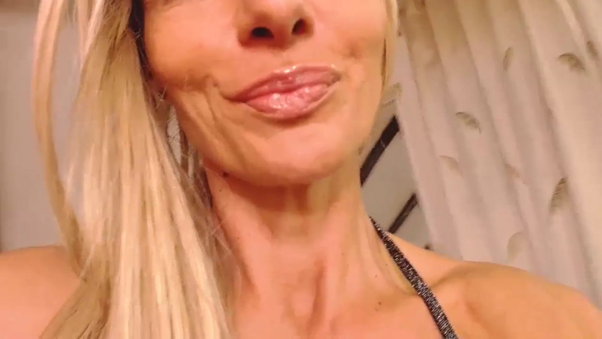 Gallery image thumbnail from Evveyinnn's myfreecams stream on, 12/10/2023, 22:52 image 7 of 20