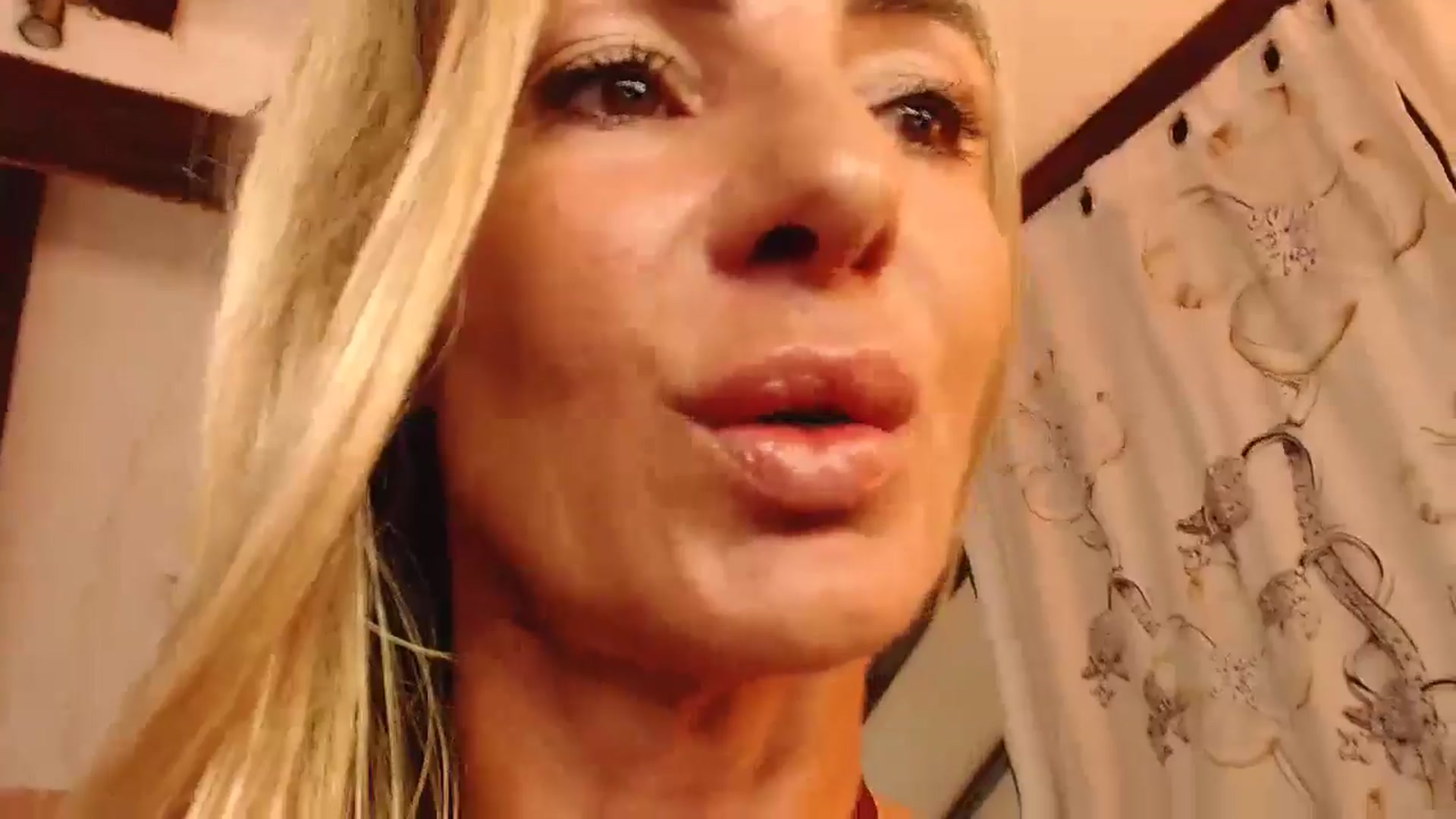 Gallery image thumbnail from Ewelinda's myfreecams stream on, 06/23/2024, 21:40 image 12 of 20