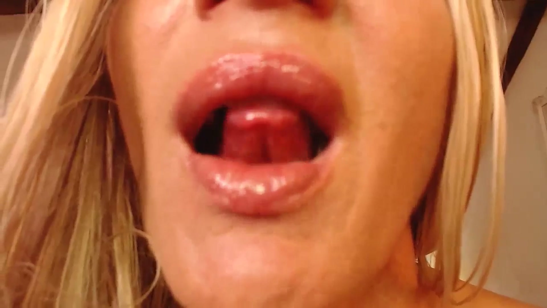 Gallery image thumbnail from Ewellyinn's myfreecams stream on, 05/24/2024, 22:34 image 13 of 20