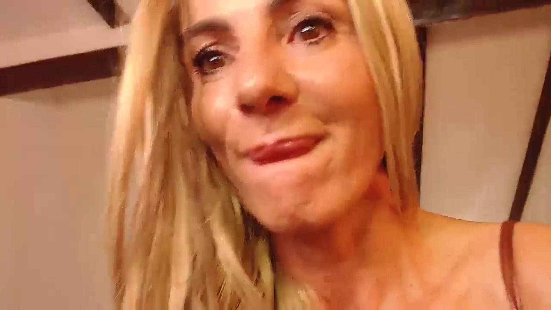 Gallery image thumbnail from Ewellyinn's myfreecams stream on, 05/24/2024, 22:34 image 12 of 20