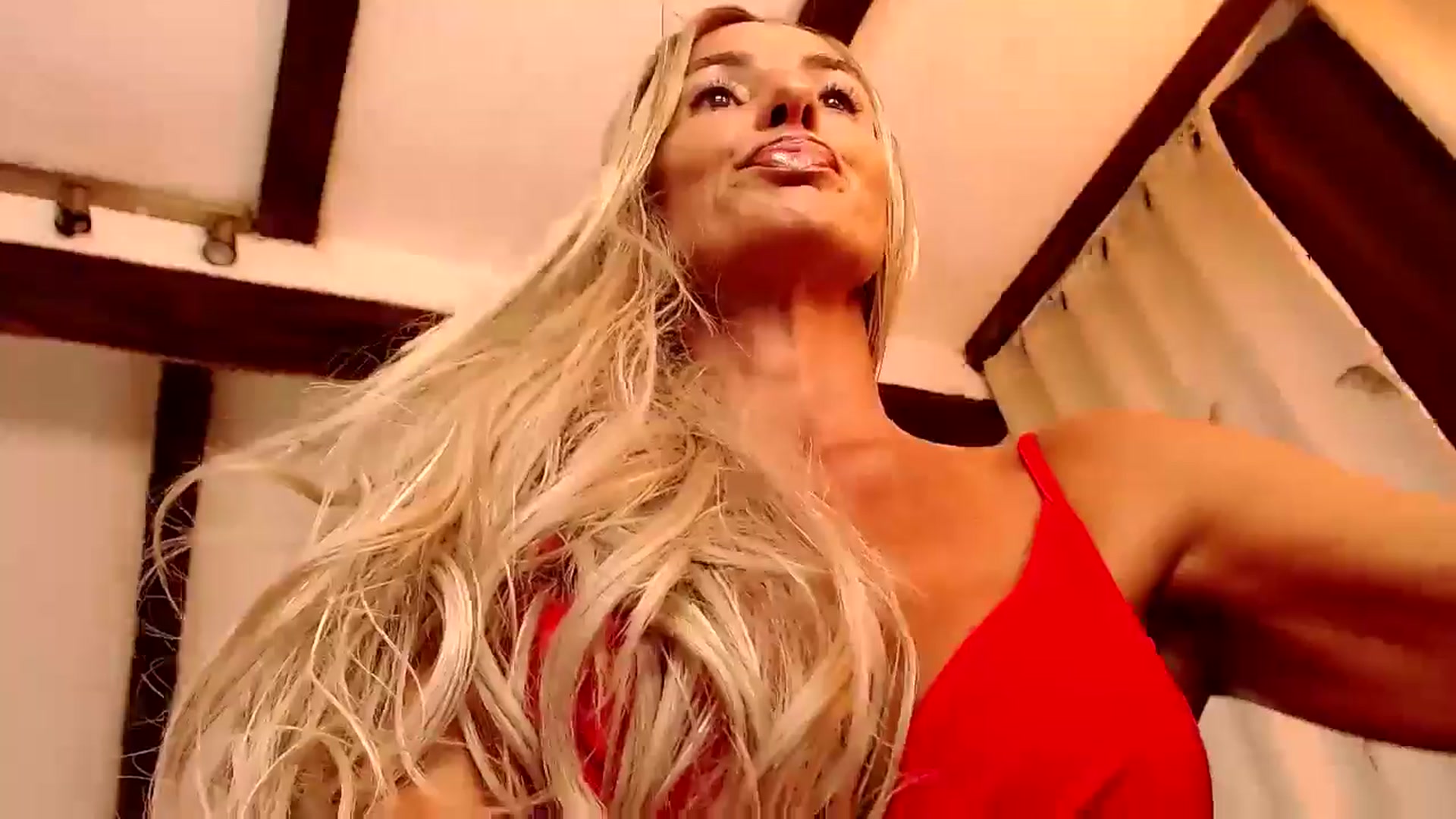 Gallery image thumbnail from Eweylinda's myfreecams stream on, 08/16/2024, 21:13 image 10 of 20