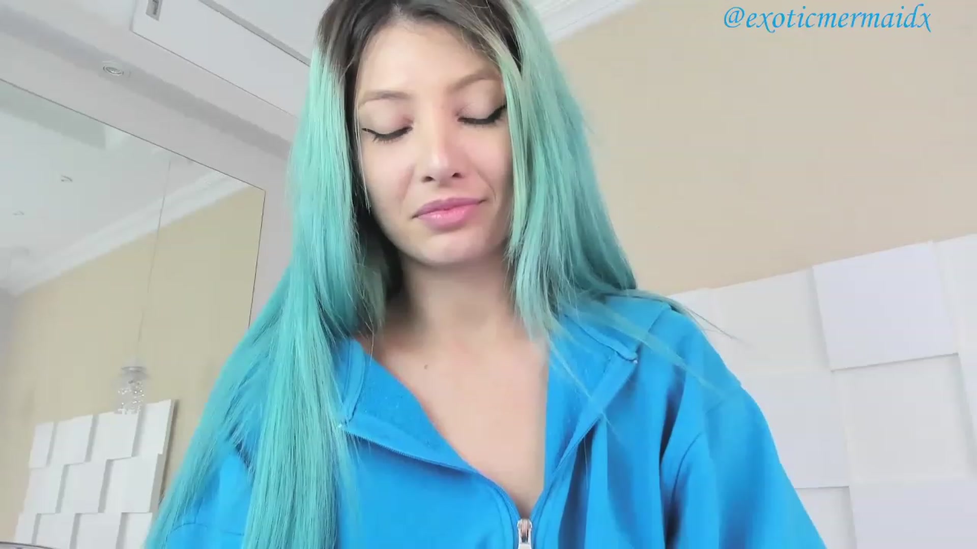 Gallery image thumbnail from Ex0ticMermaid's myfreecams stream on, 05/21/2023, 19:31 image 12 of 20