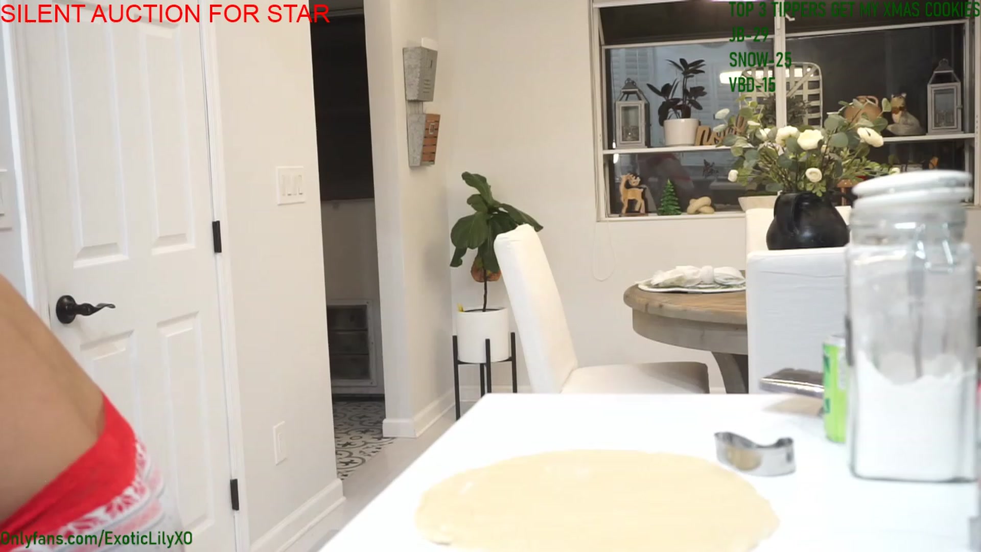 Gallery image thumbnail from ExoticLilyXO's myfreecams stream on, 12/12/2022, 06:41 image 7 of 20
