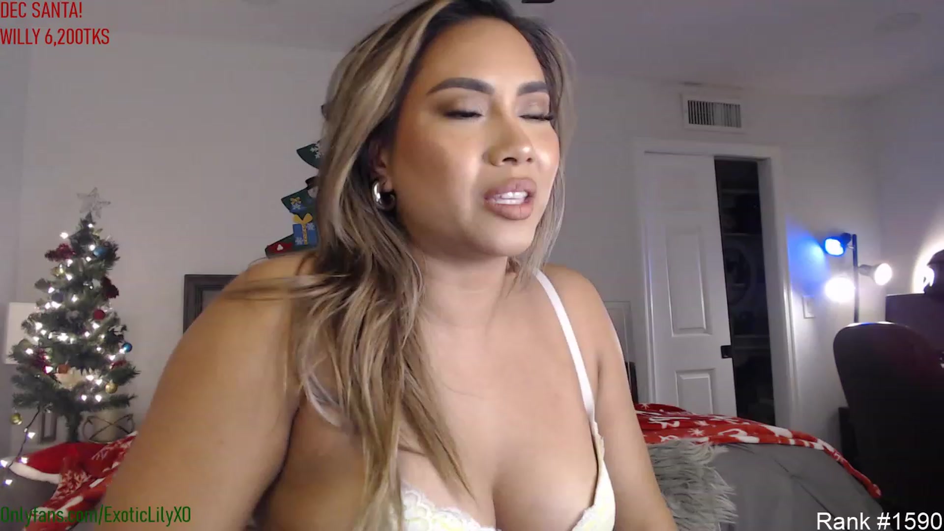 Gallery image thumbnail from ExoticLilyXO's myfreecams stream on, 12/30/2022, 04:21 image 4 of 20
