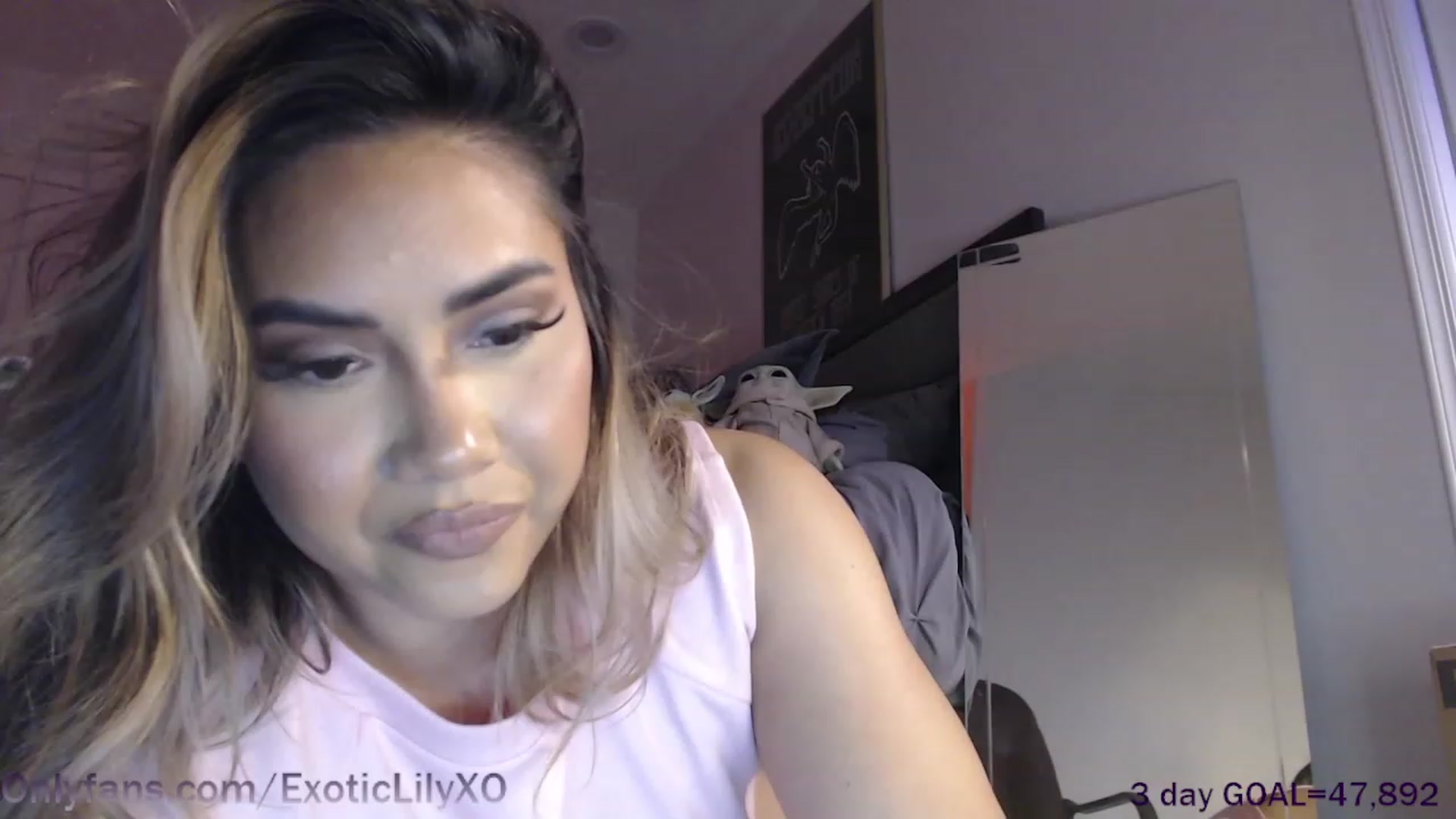Gallery image thumbnail from ExoticLilyXO's myfreecams stream on, 03/14/2023, 05:10 image 8 of 20