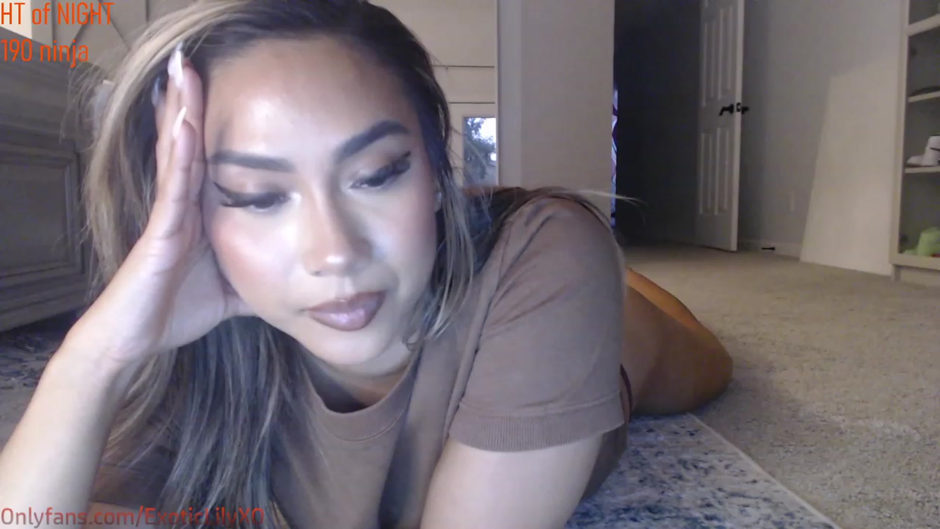Gallery image thumbnail from ExoticLilyXO's myfreecams stream on, 10/17/2023, 02:19 image 7 of 20
