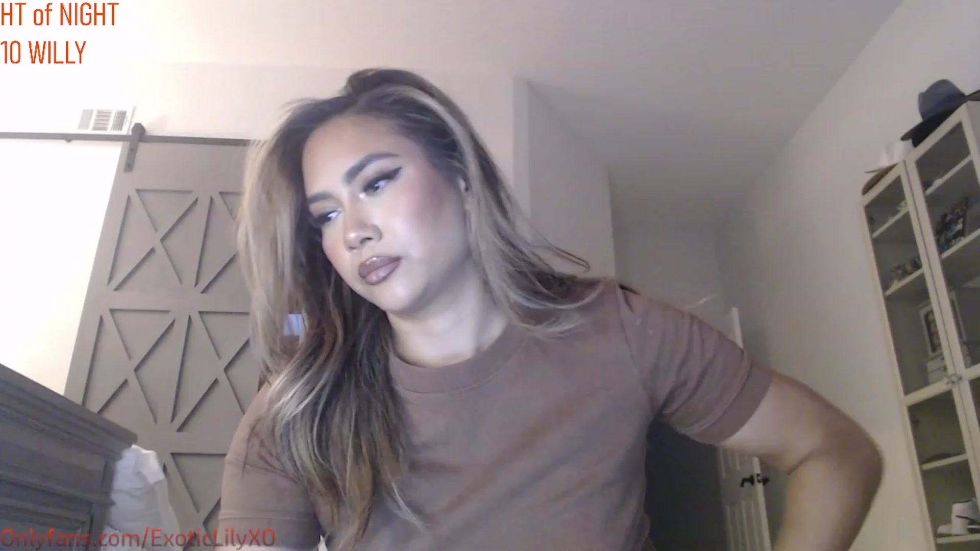 Gallery image thumbnail from ExoticLilyXO's myfreecams stream on, 10/17/2023, 02:19 image 6 of 20
