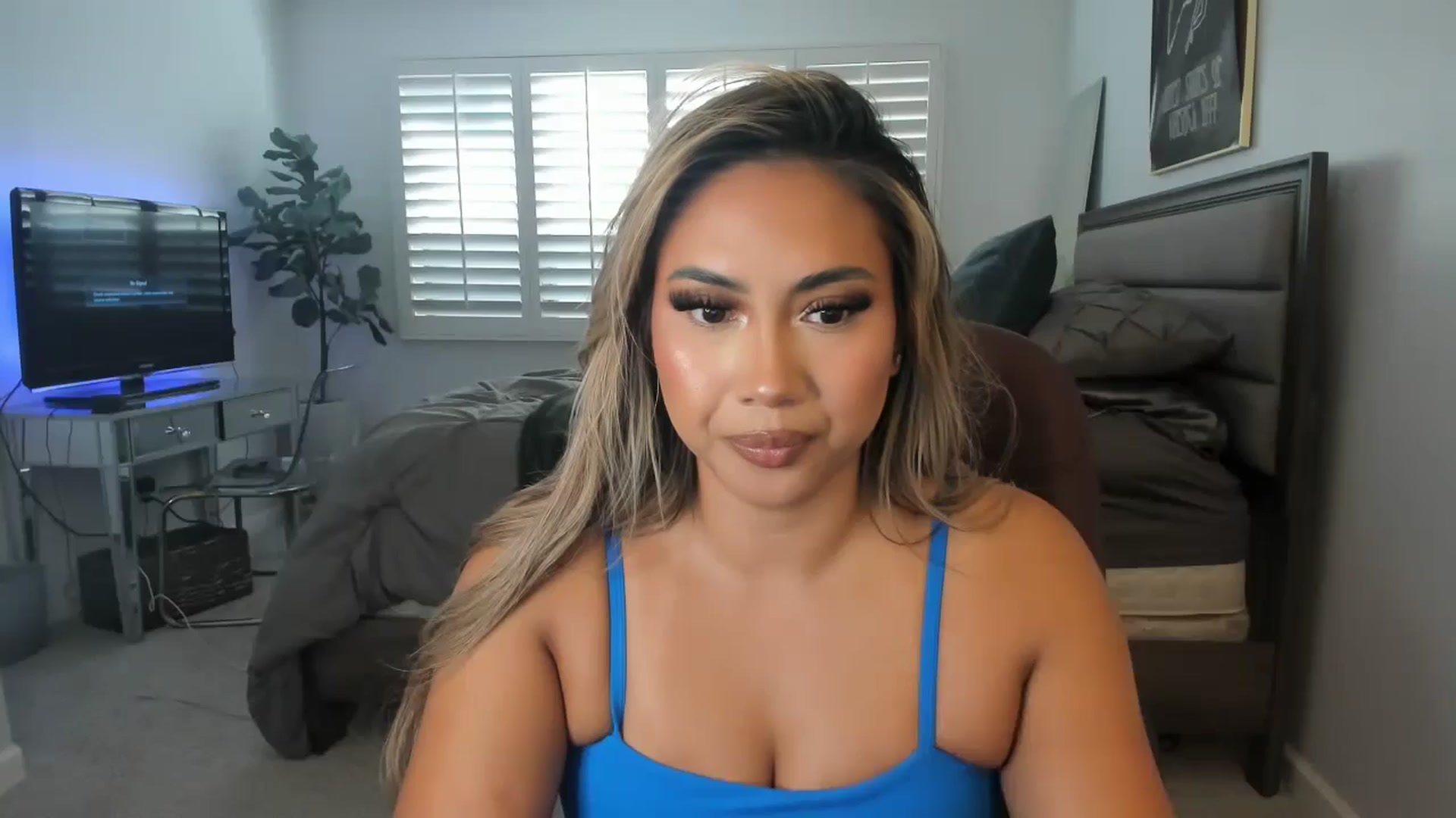 Gallery image thumbnail from ExoticLilyXO's myfreecams stream on, 09/11/2024, 24:27 image 8 of 20
