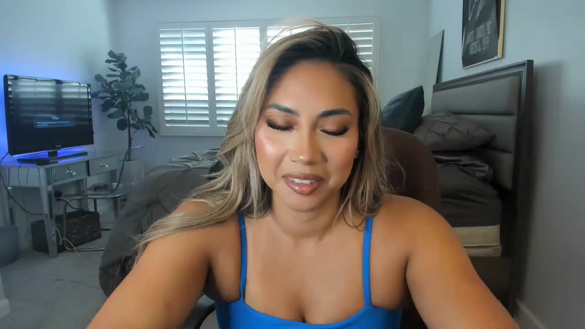Gallery image thumbnail from ExoticLilyXO's myfreecams stream on, 09/11/2024, 24:27 image 7 of 20
