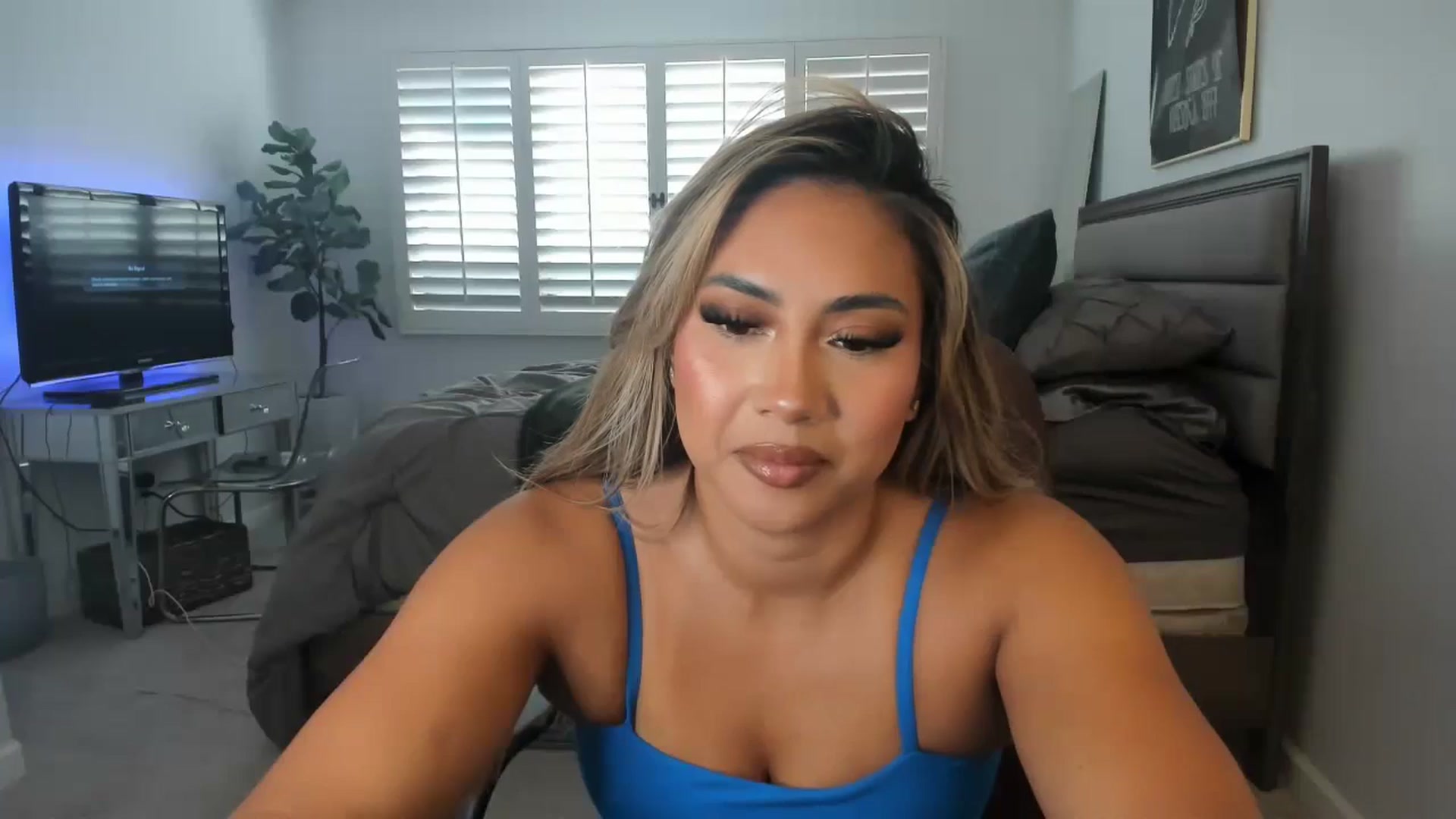 Gallery image thumbnail from ExoticLilyXO's myfreecams stream on, 09/11/2024, 24:27 image 6 of 20