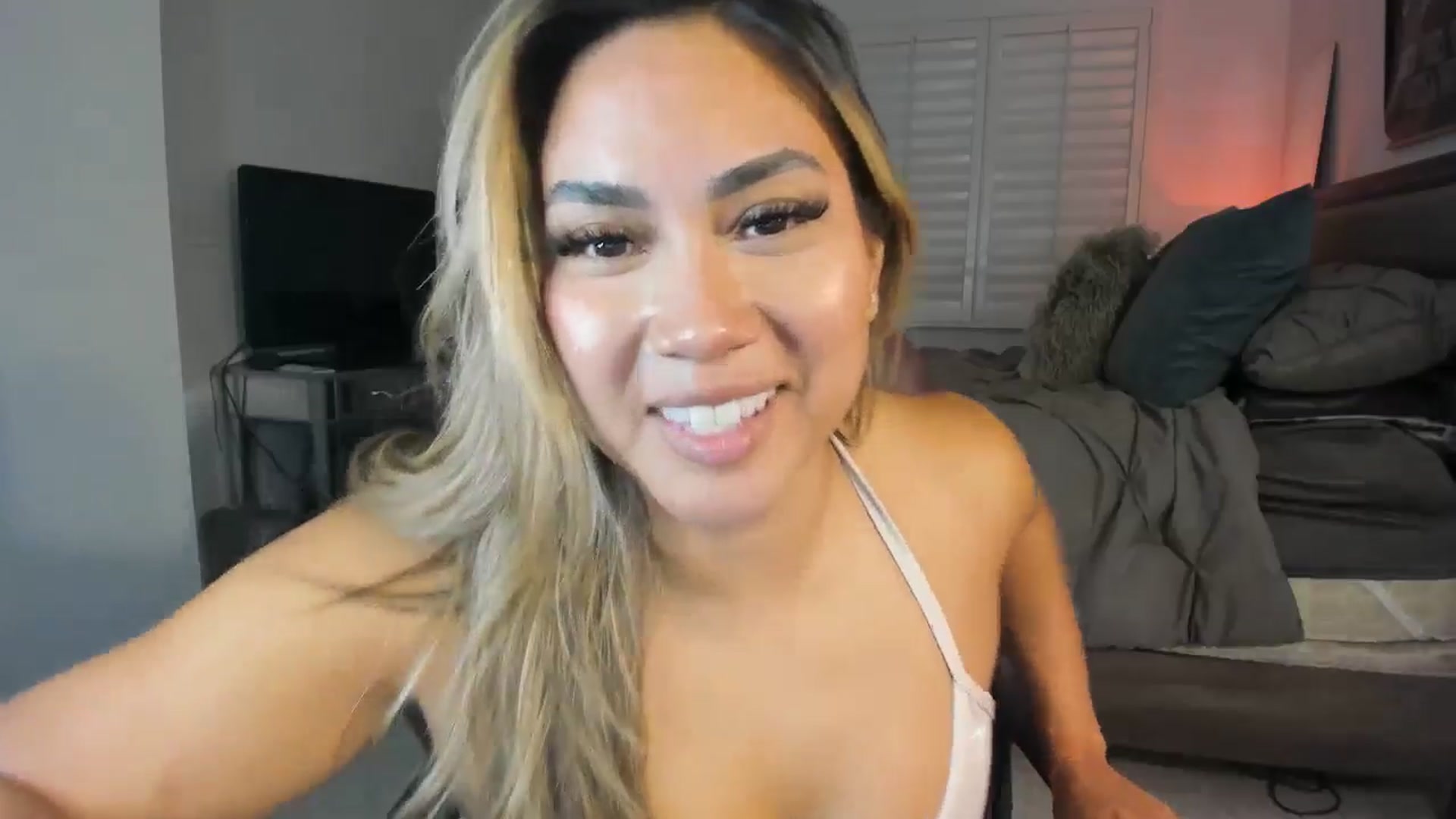 Gallery image thumbnail from ExoticLilyXO's myfreecams stream on, 10/22/2024, 24:52 image 13 of 20