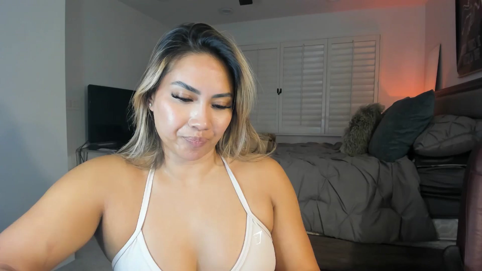 Gallery image thumbnail from ExoticLilyXO's myfreecams stream on, 10/22/2024, 24:52 image 16 of 20