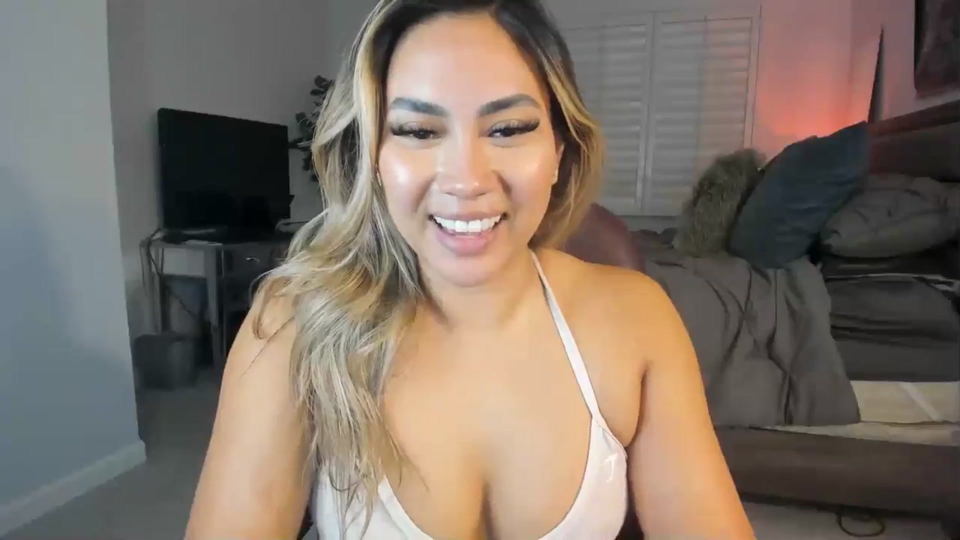 Gallery image thumbnail from ExoticLilyXO's myfreecams stream on, 10/22/2024, 24:52 image 14 of 20