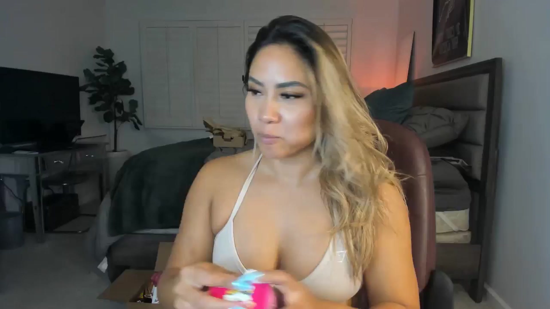 Gallery image thumbnail from ExoticLilyXO's myfreecams stream on, 10/22/2024, 01:57 image 1 of 20