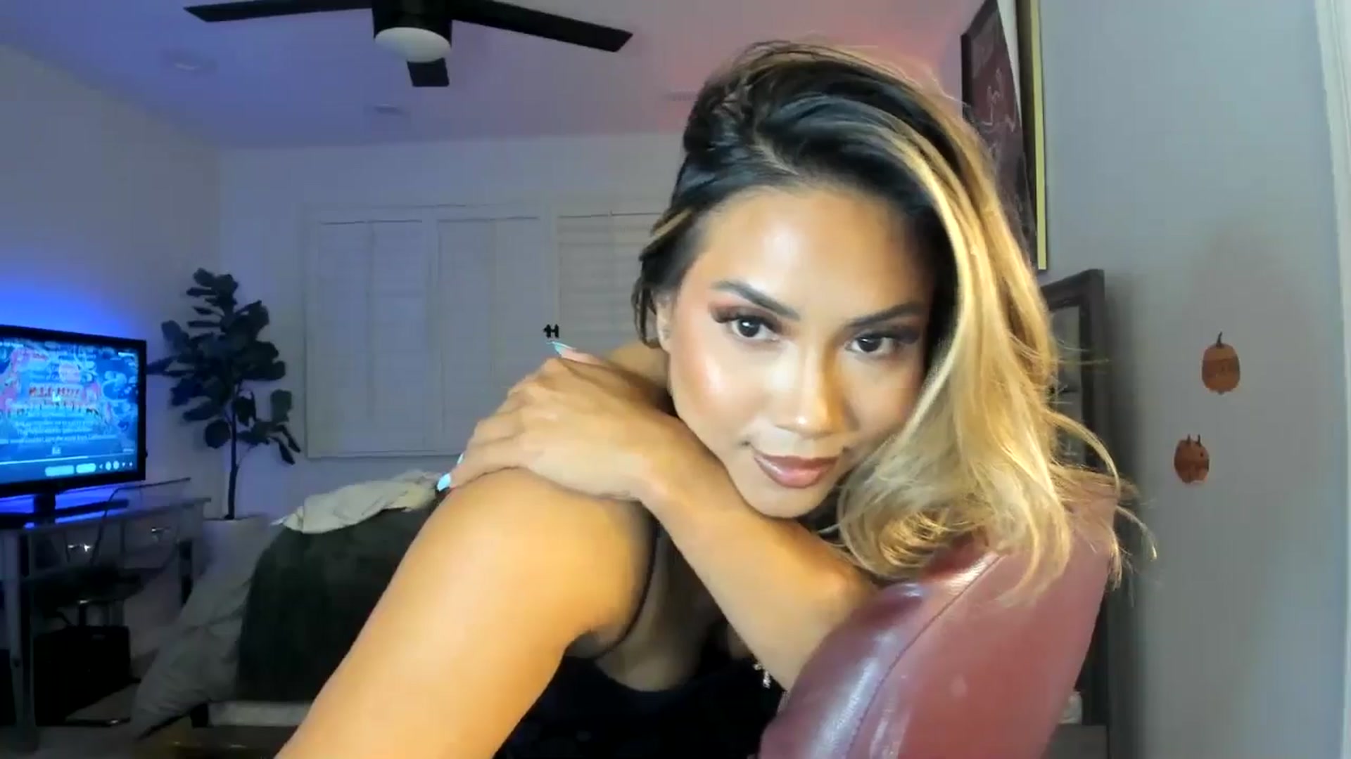 Gallery image thumbnail from ExoticLilyXO's myfreecams stream on, 11/07/2024, 01:41 image 7 of 20