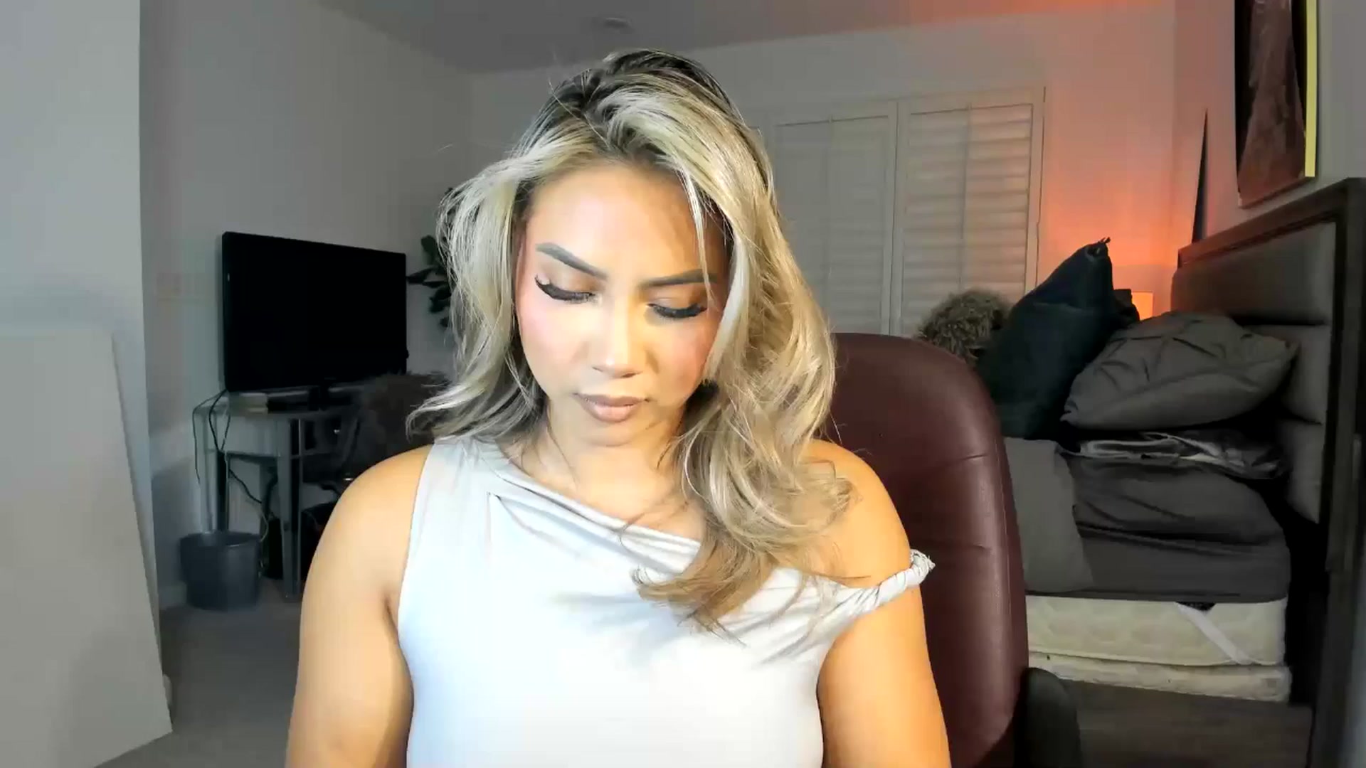 Gallery image thumbnail from ExoticLilyXO's myfreecams stream on, 11/26/2024, 24:36 image 1 of 20