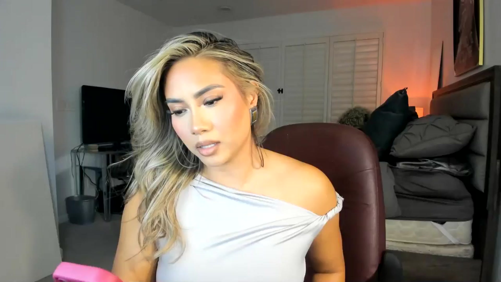Gallery image thumbnail from ExoticLilyXO's myfreecams stream on, 11/26/2024, 24:36 image 5 of 20
