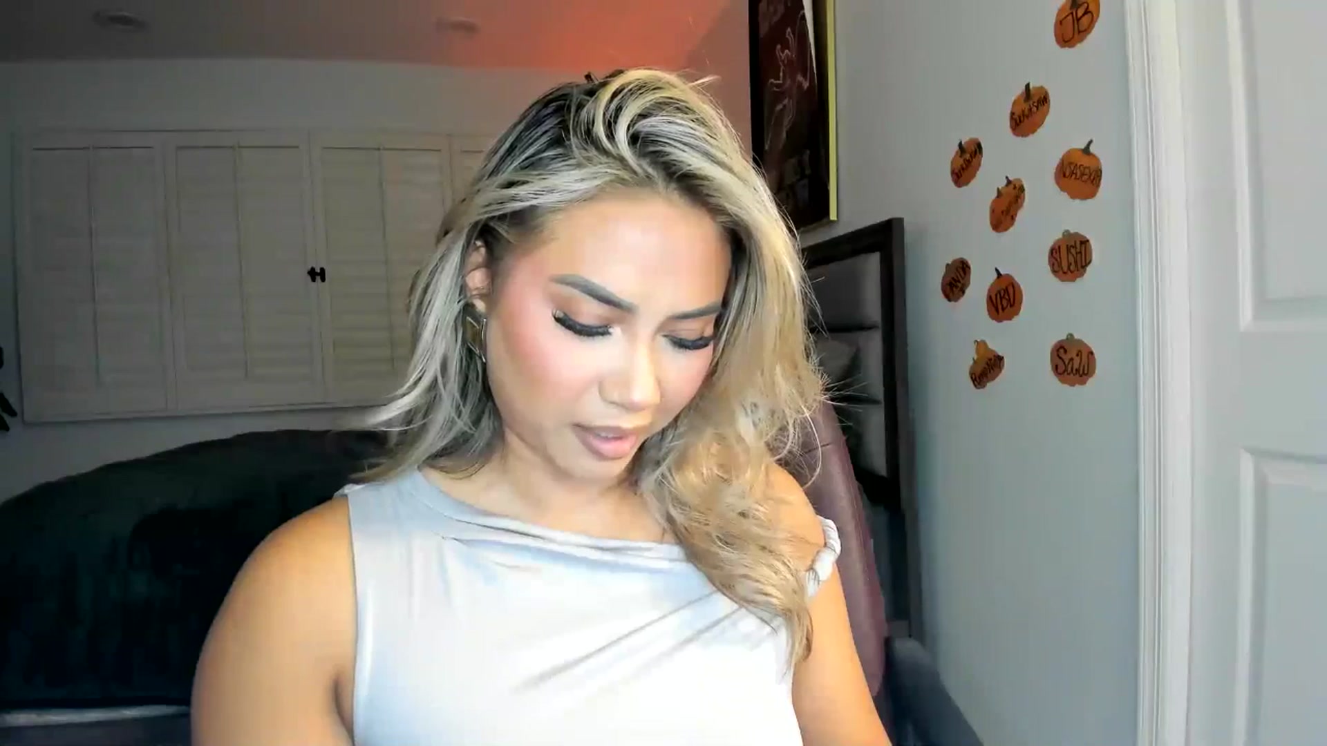 Gallery image thumbnail from ExoticLilyXO's myfreecams stream on, 11/26/2024, 24:36 image 14 of 20