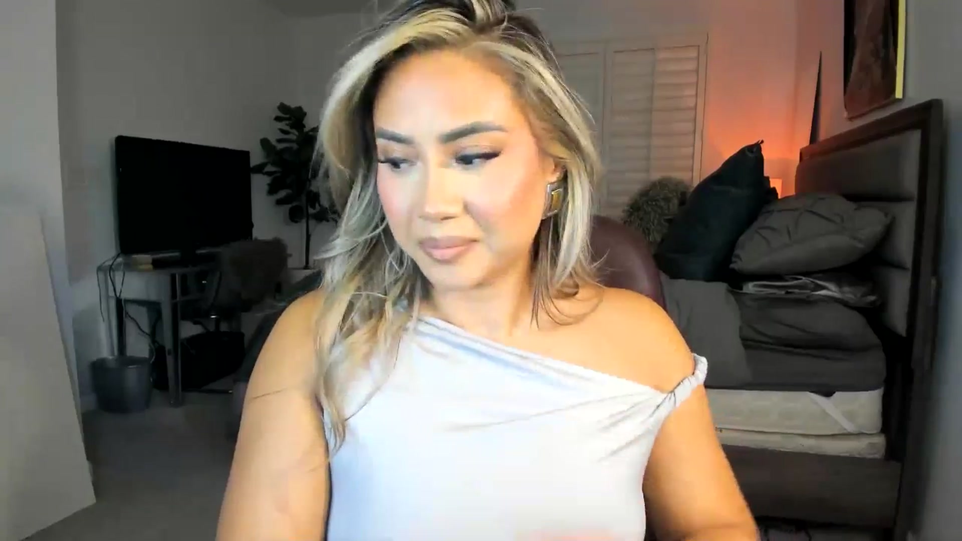 Gallery image thumbnail from ExoticLilyXO's myfreecams stream on, 11/26/2024, 02:09 image 4 of 20