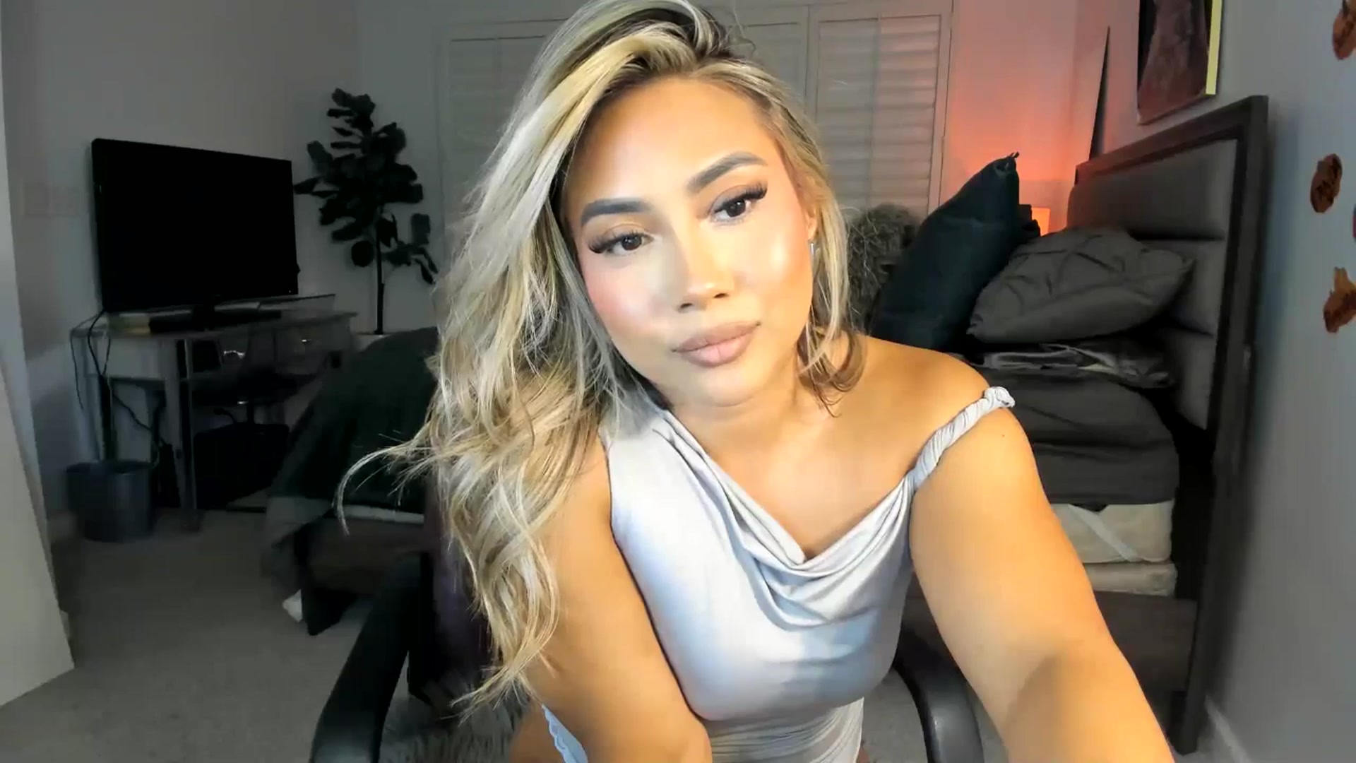 Gallery image thumbnail from ExoticLilyXO's myfreecams stream on, 11/26/2024, 02:09 image 10 of 20